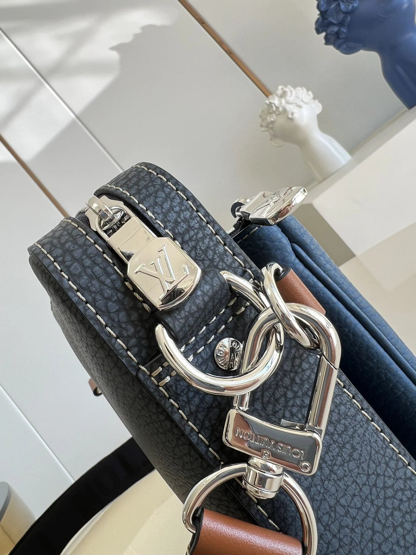 LV BAG M