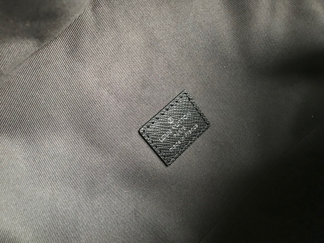 LV BAG M