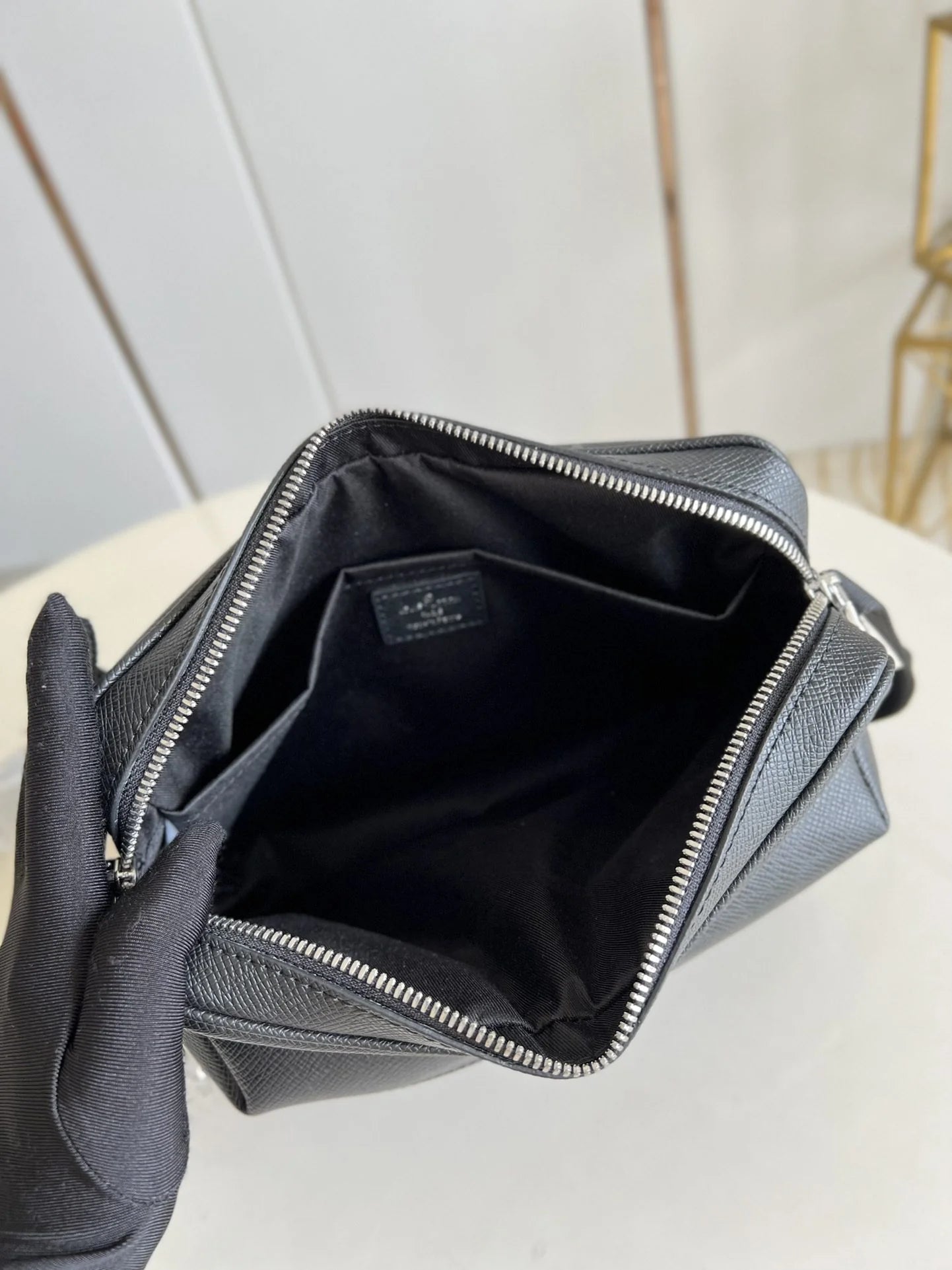 LV BAG M30233