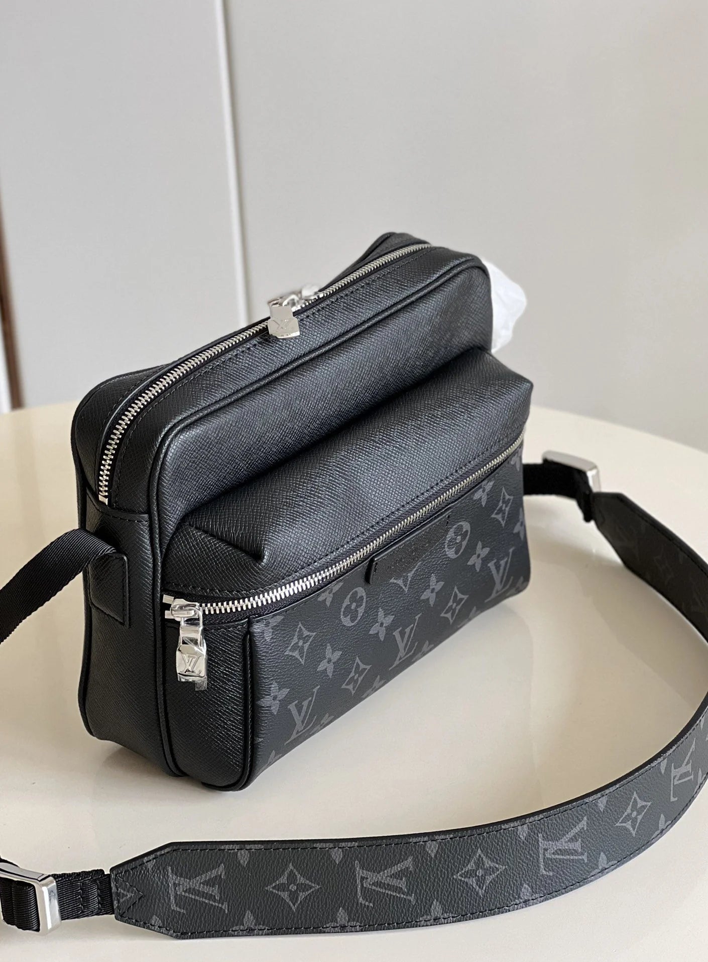 LV BAG M30233
