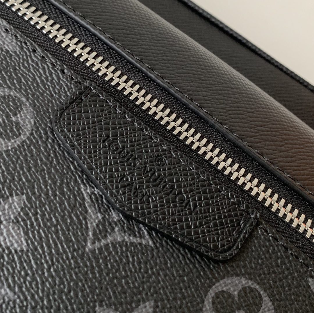 LV BAG M