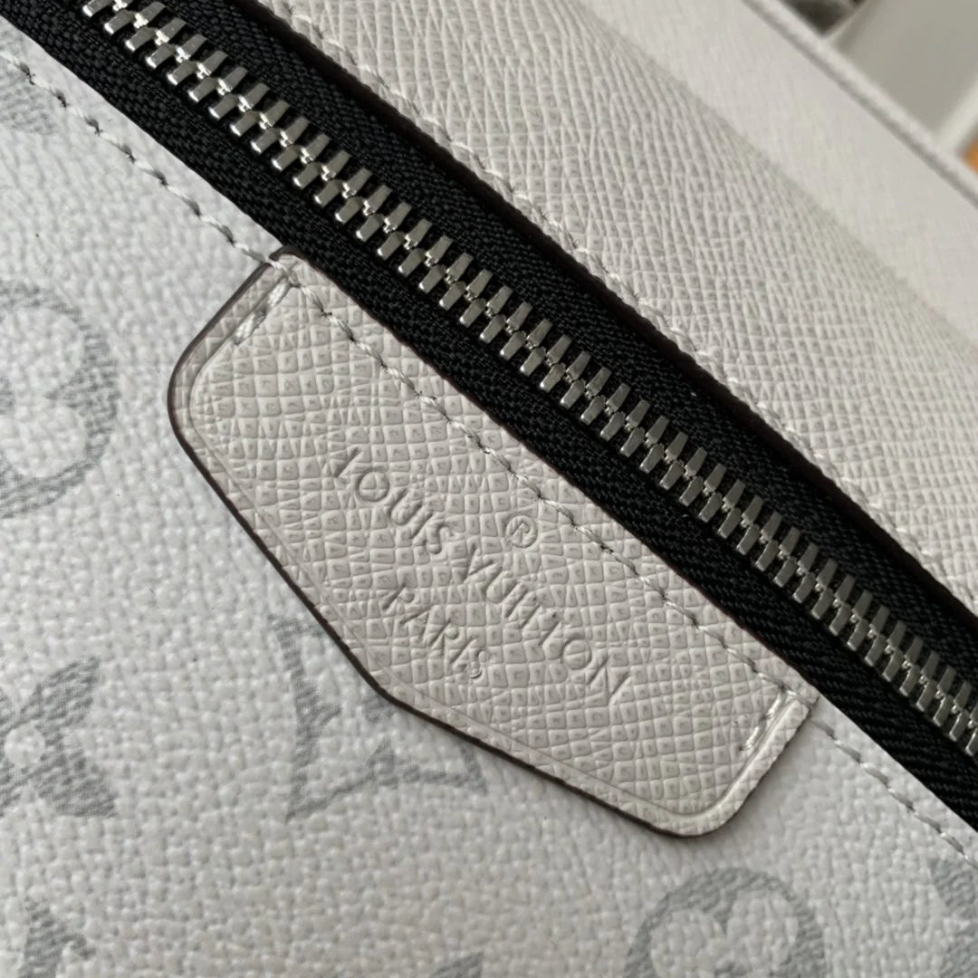 LV BAG M30243