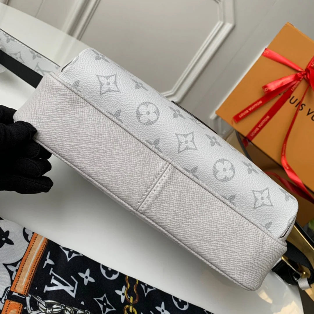 LV BAG M30243