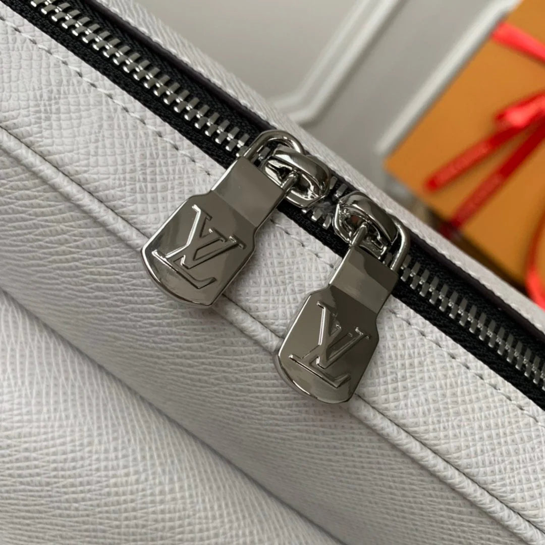 LV BAG M30243