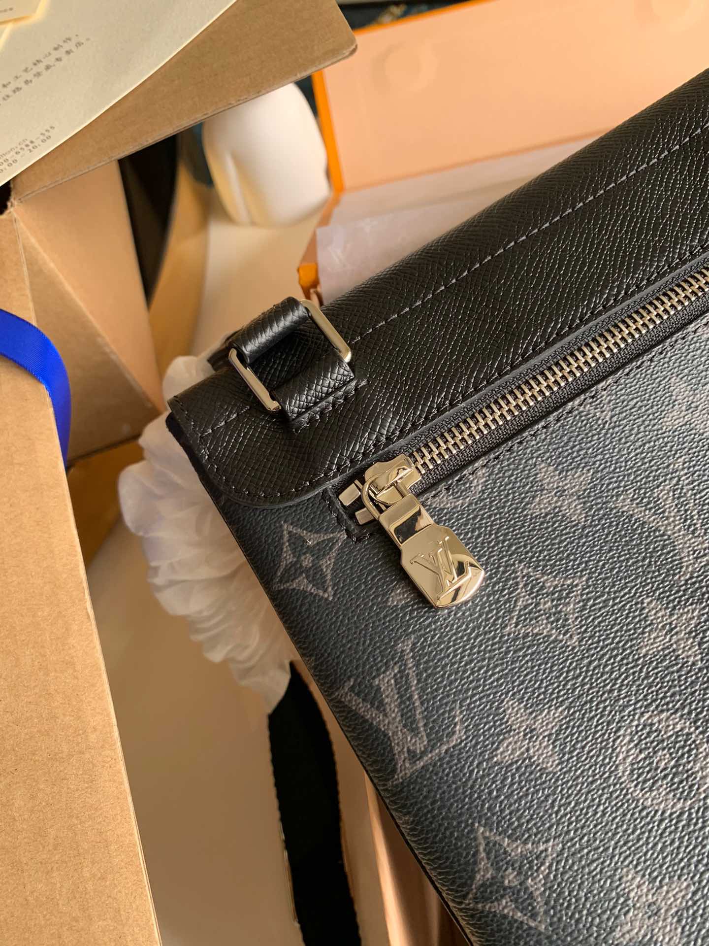 LV BAG M