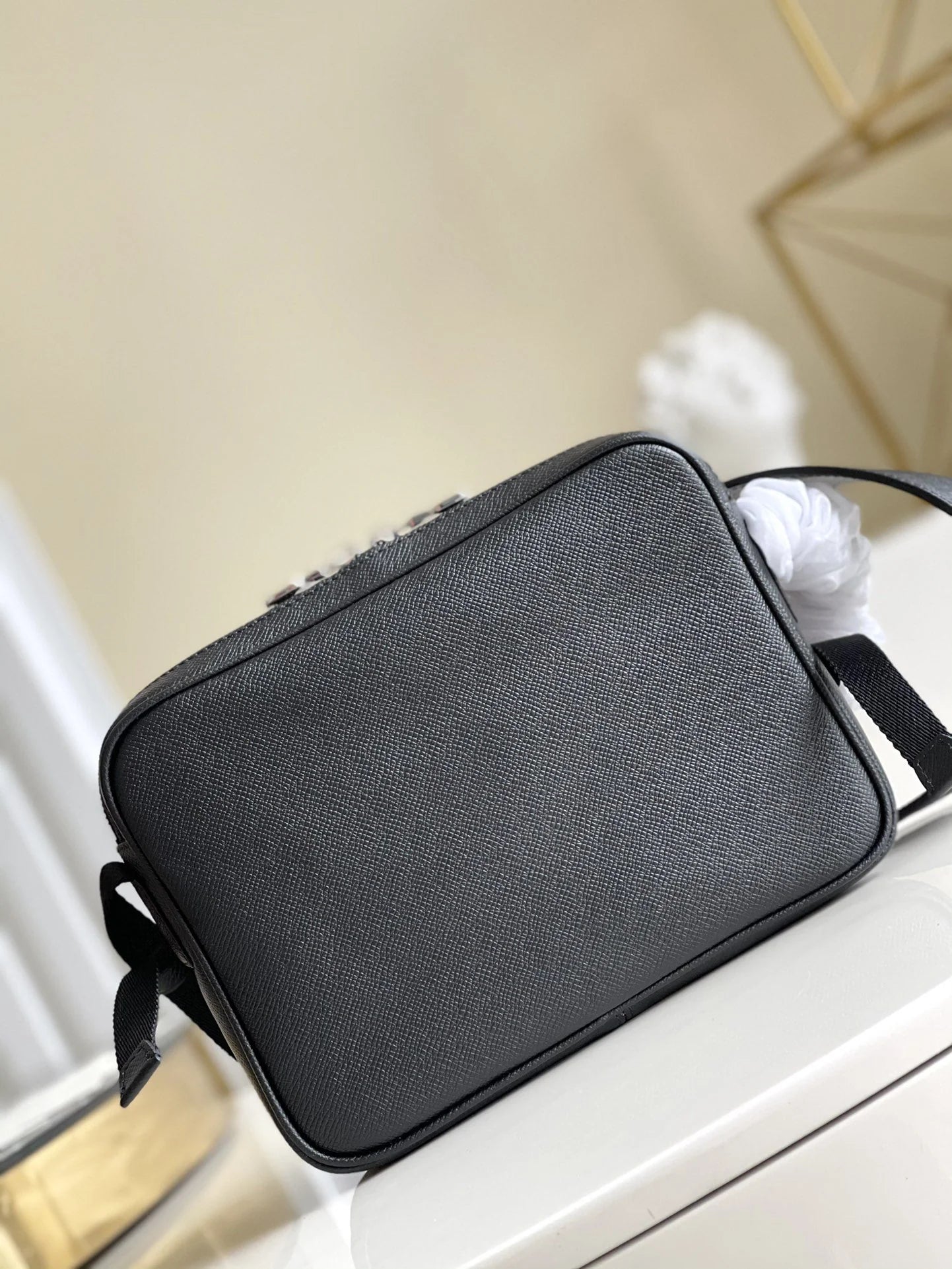 LV BAG M