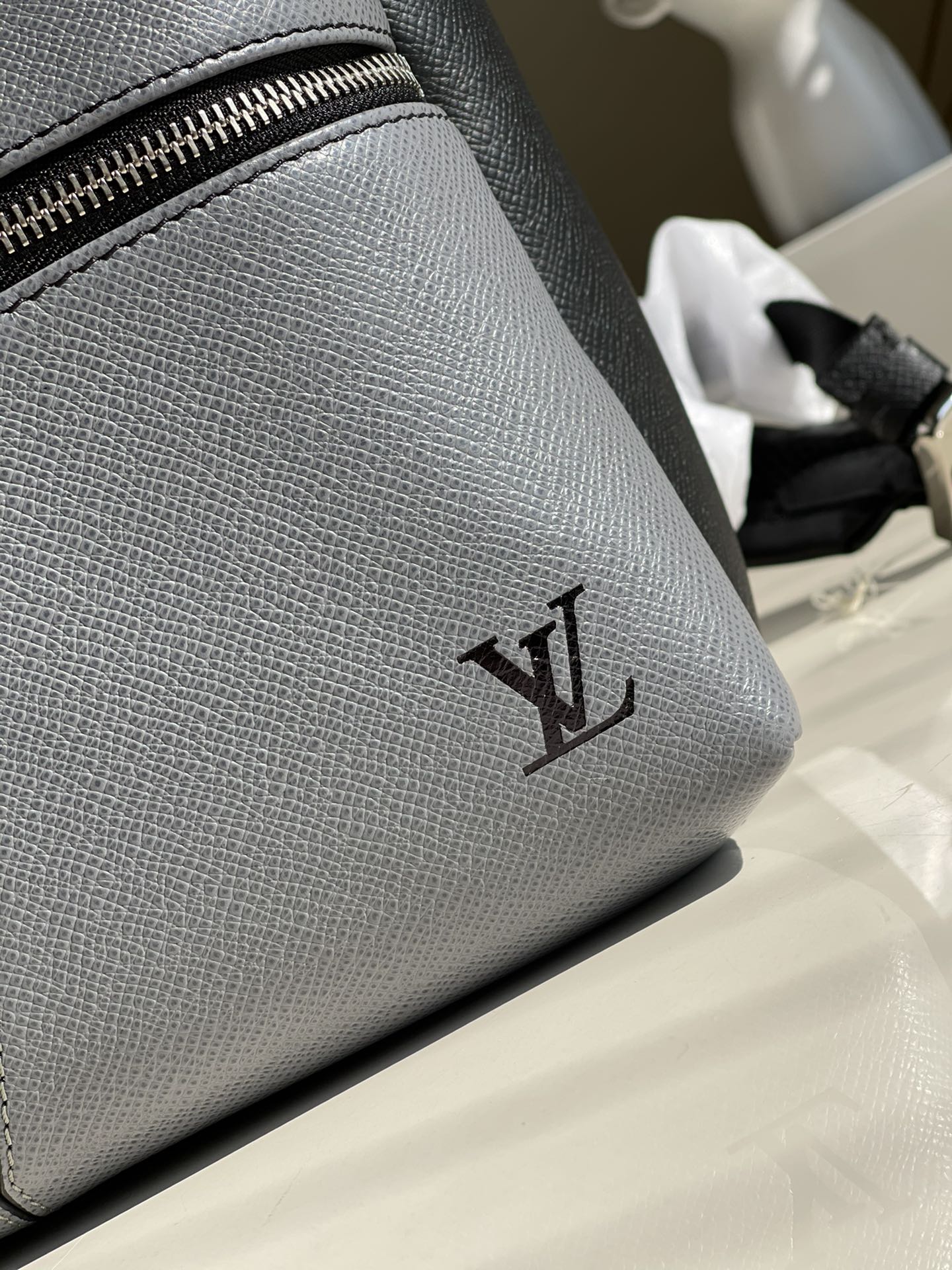LV BAG M