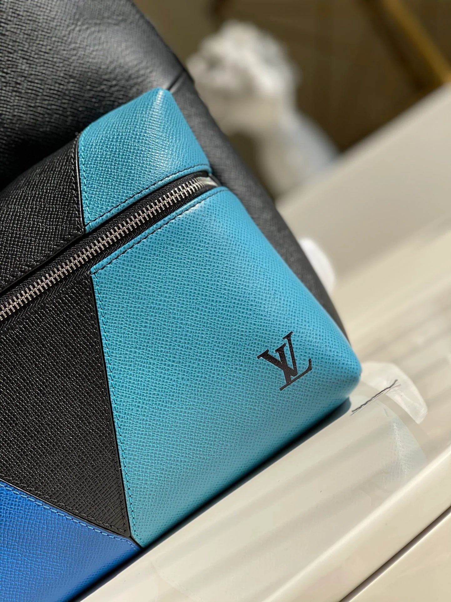 LV BAG M