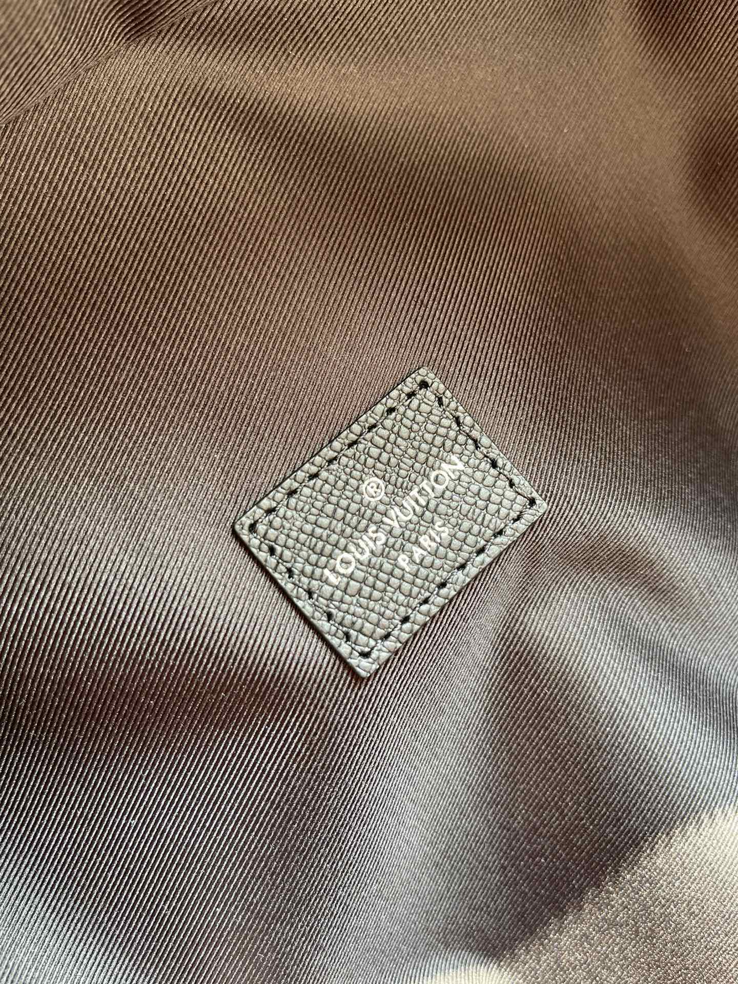 LV BAG M