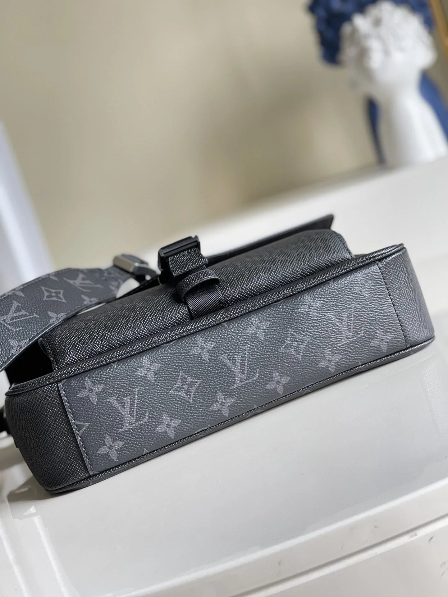 LV BAG M