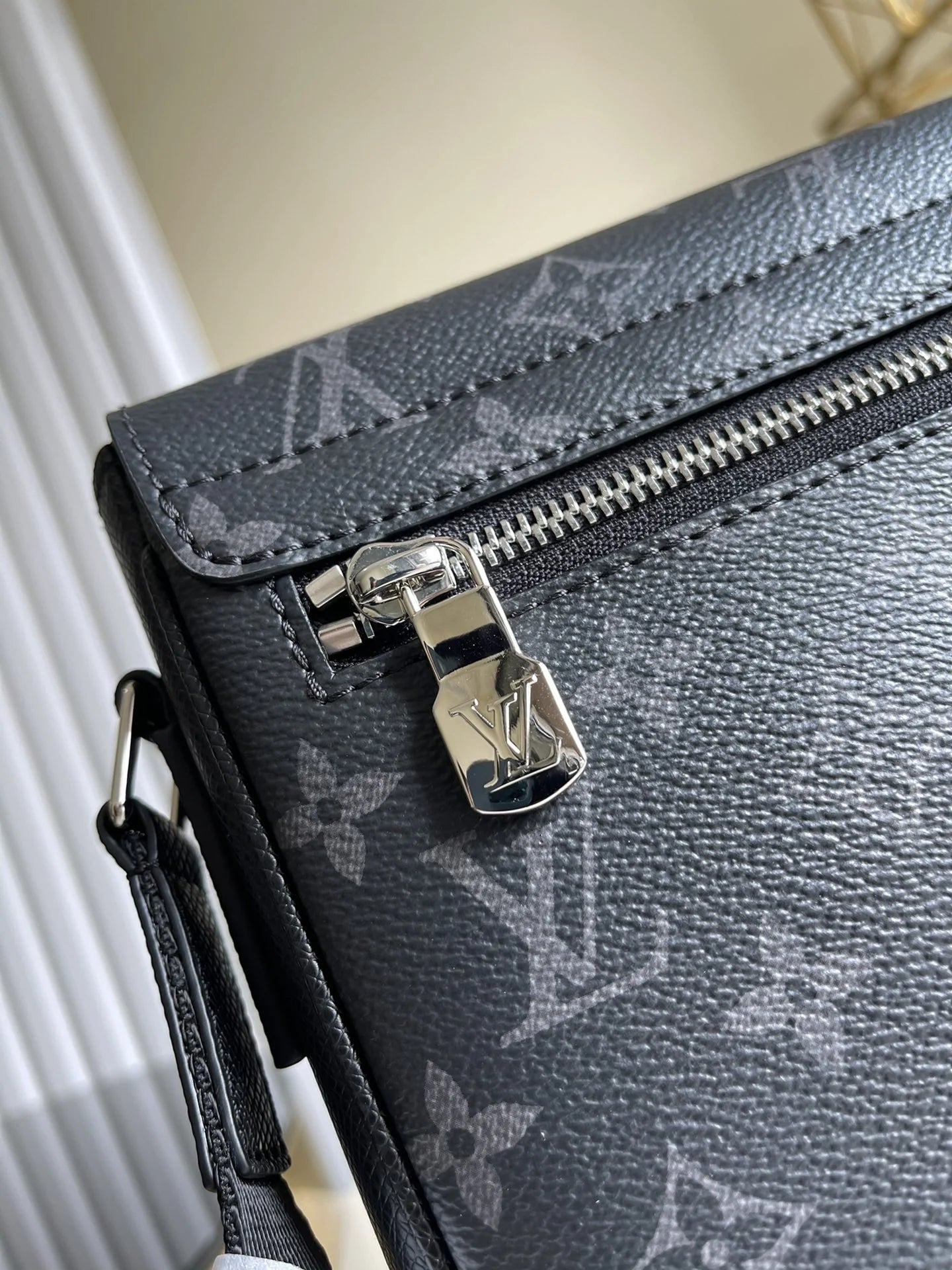LV BAG M