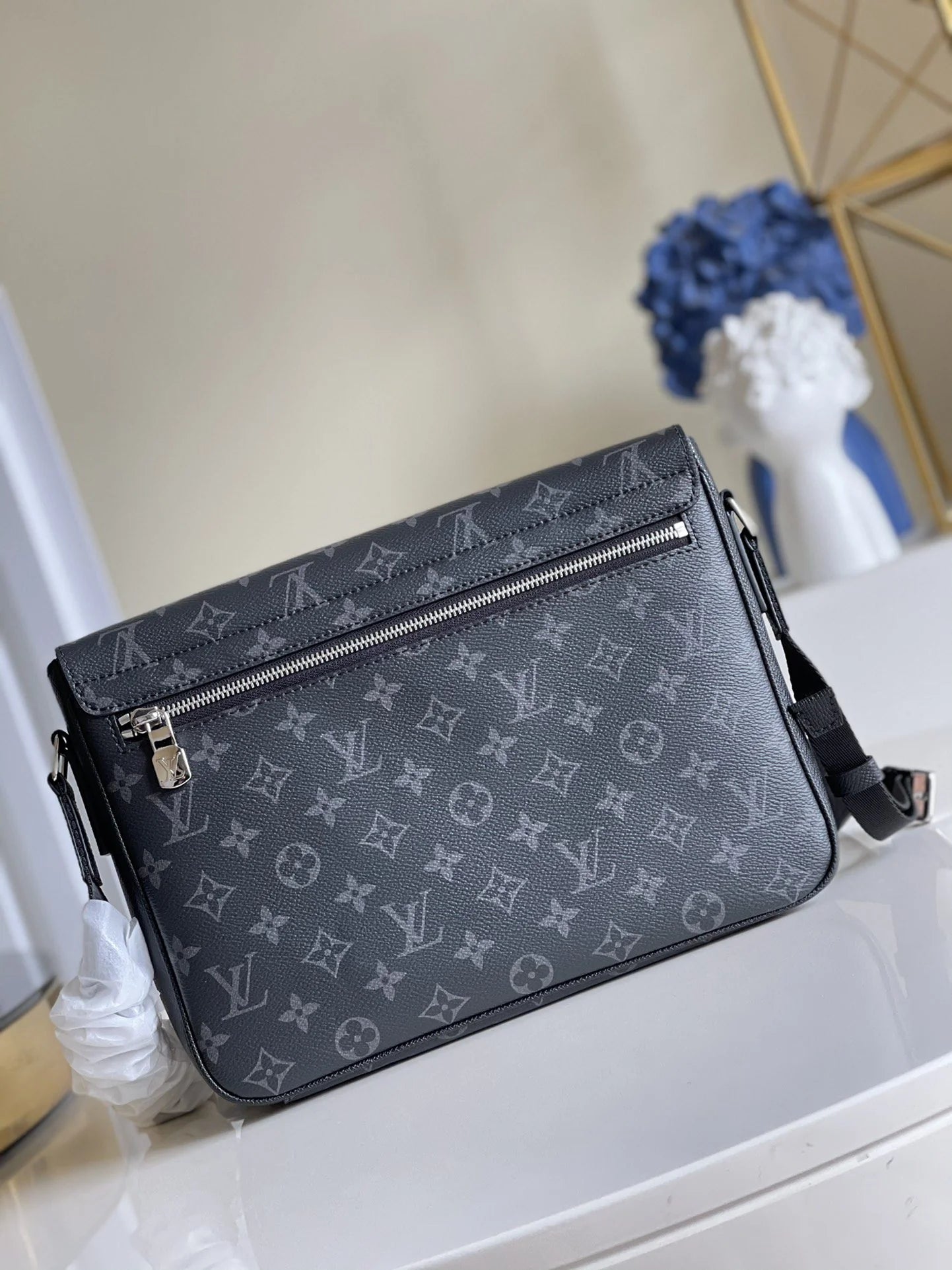 LV BAG M