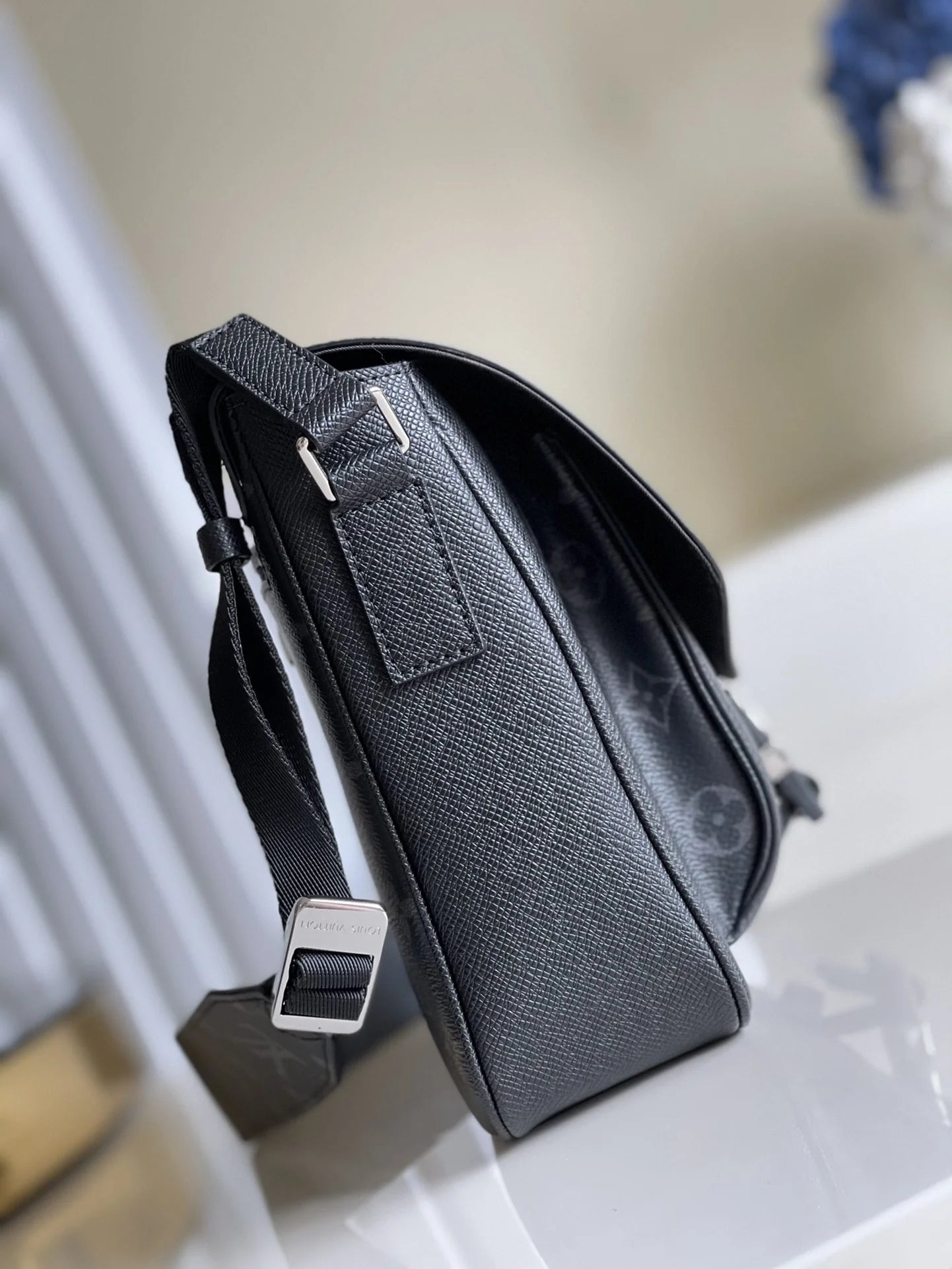 LV BAG M