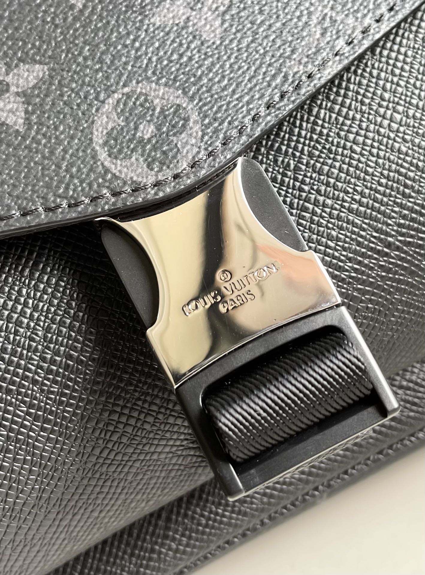 LV BAG M