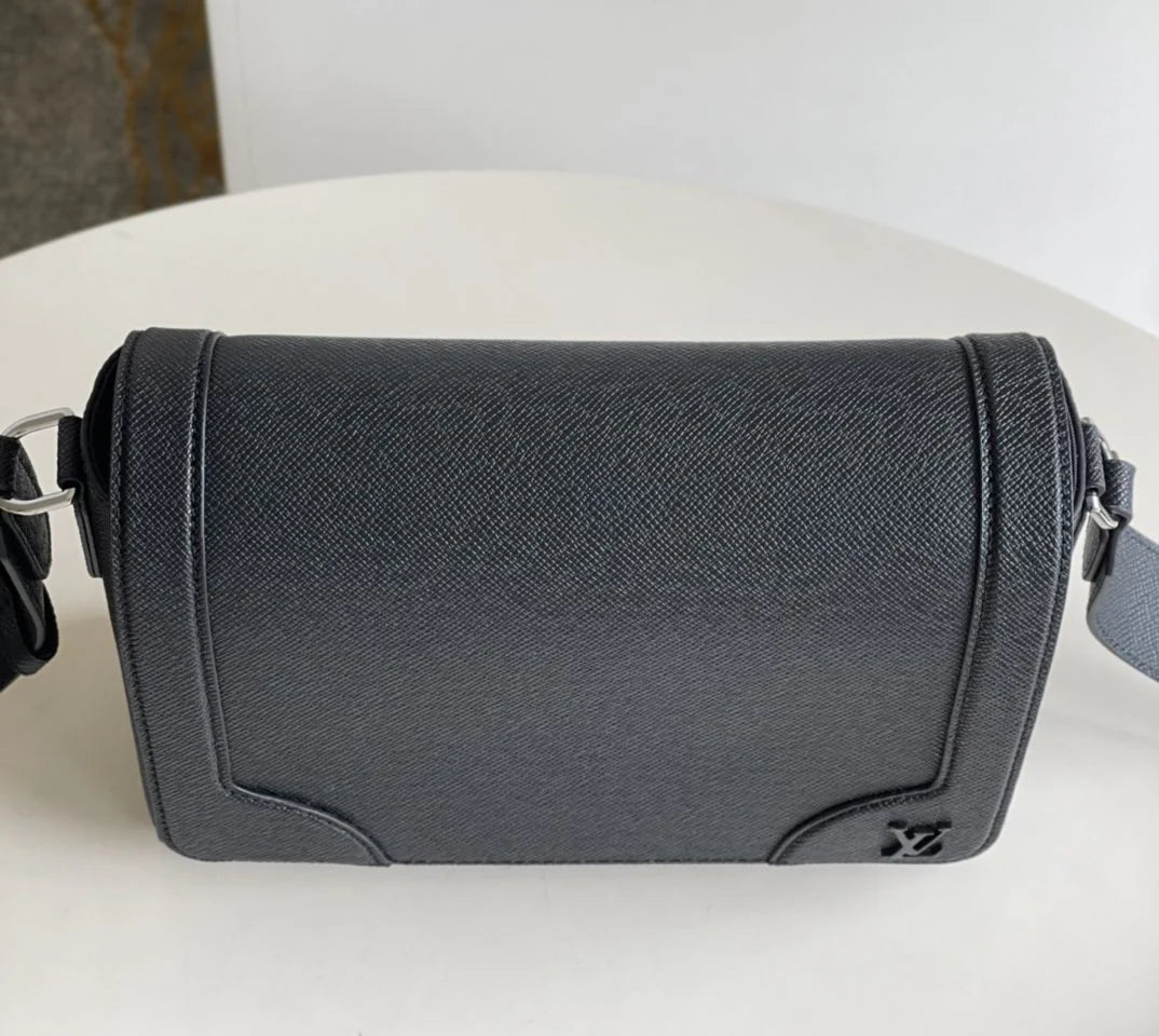 LV BAG M