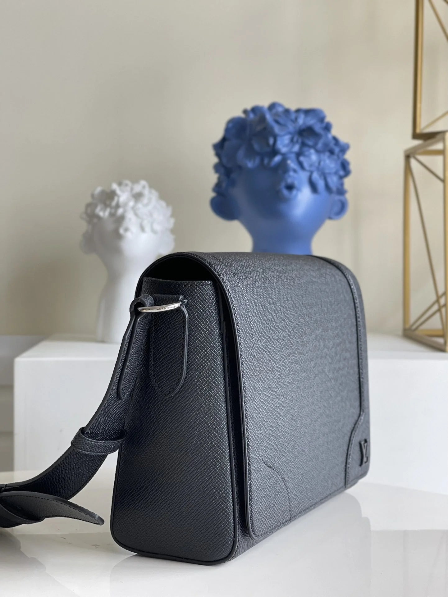 LV BAG M