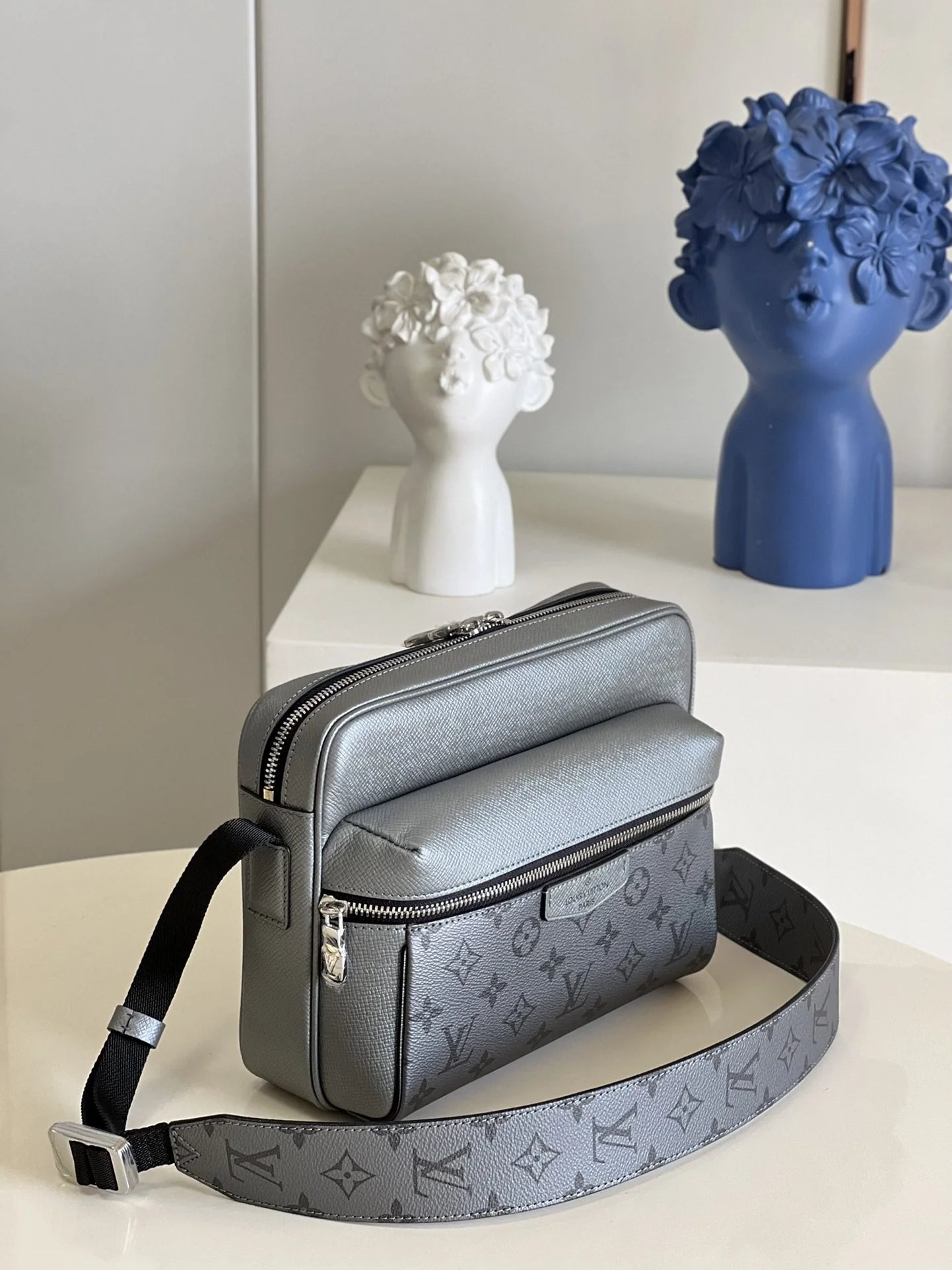 LV BAG M