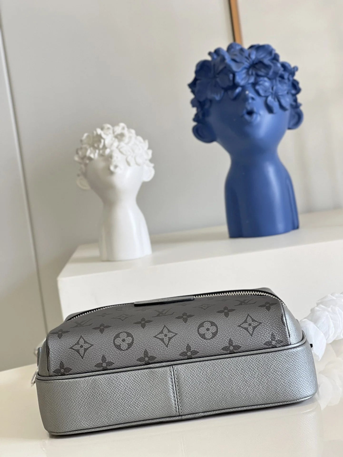 LV BAG M
