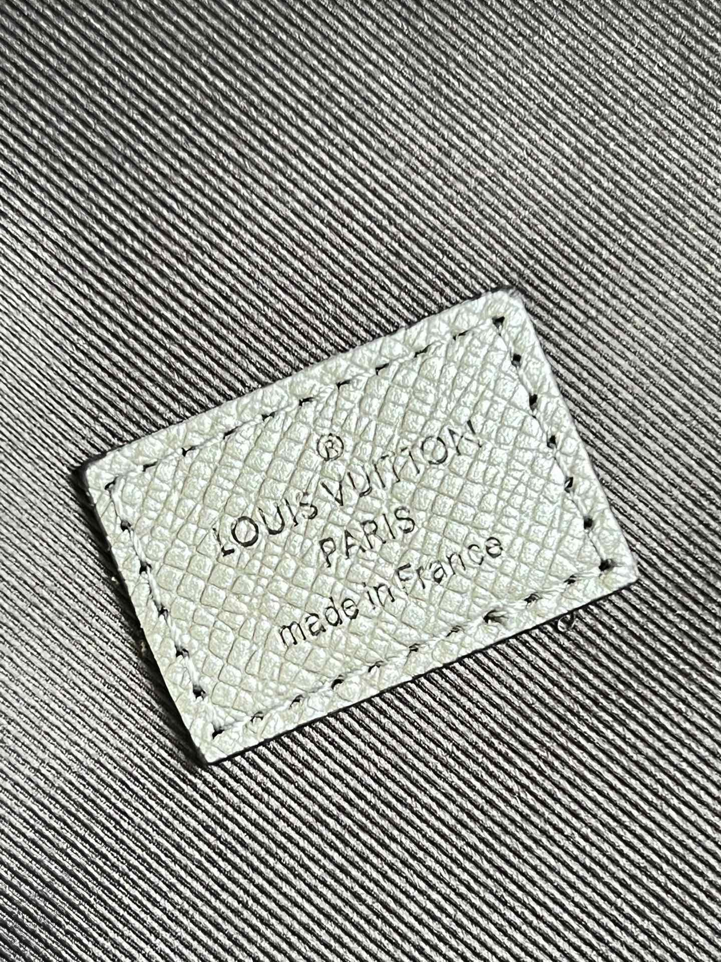 LV BAG M