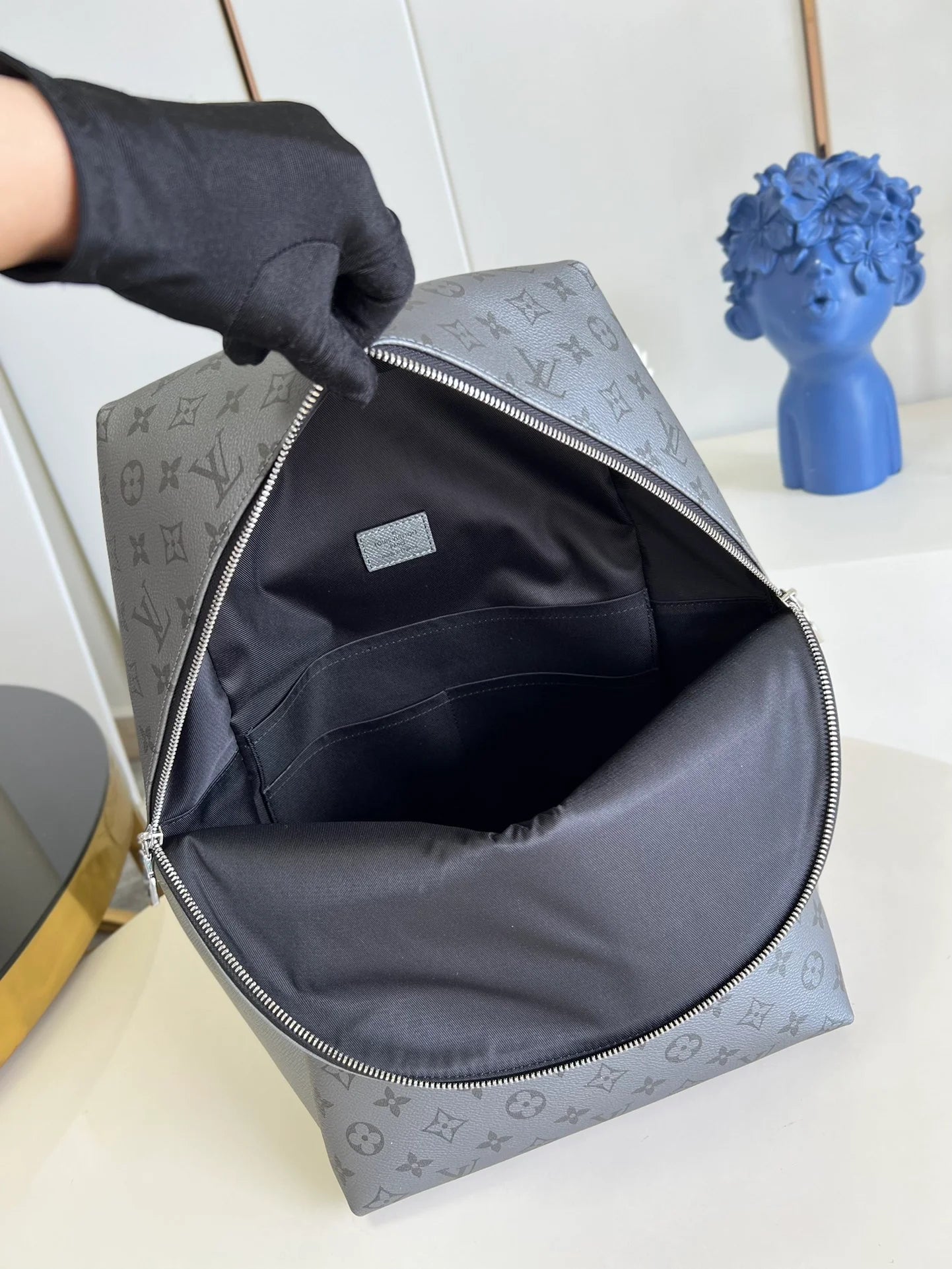 LV BAG M