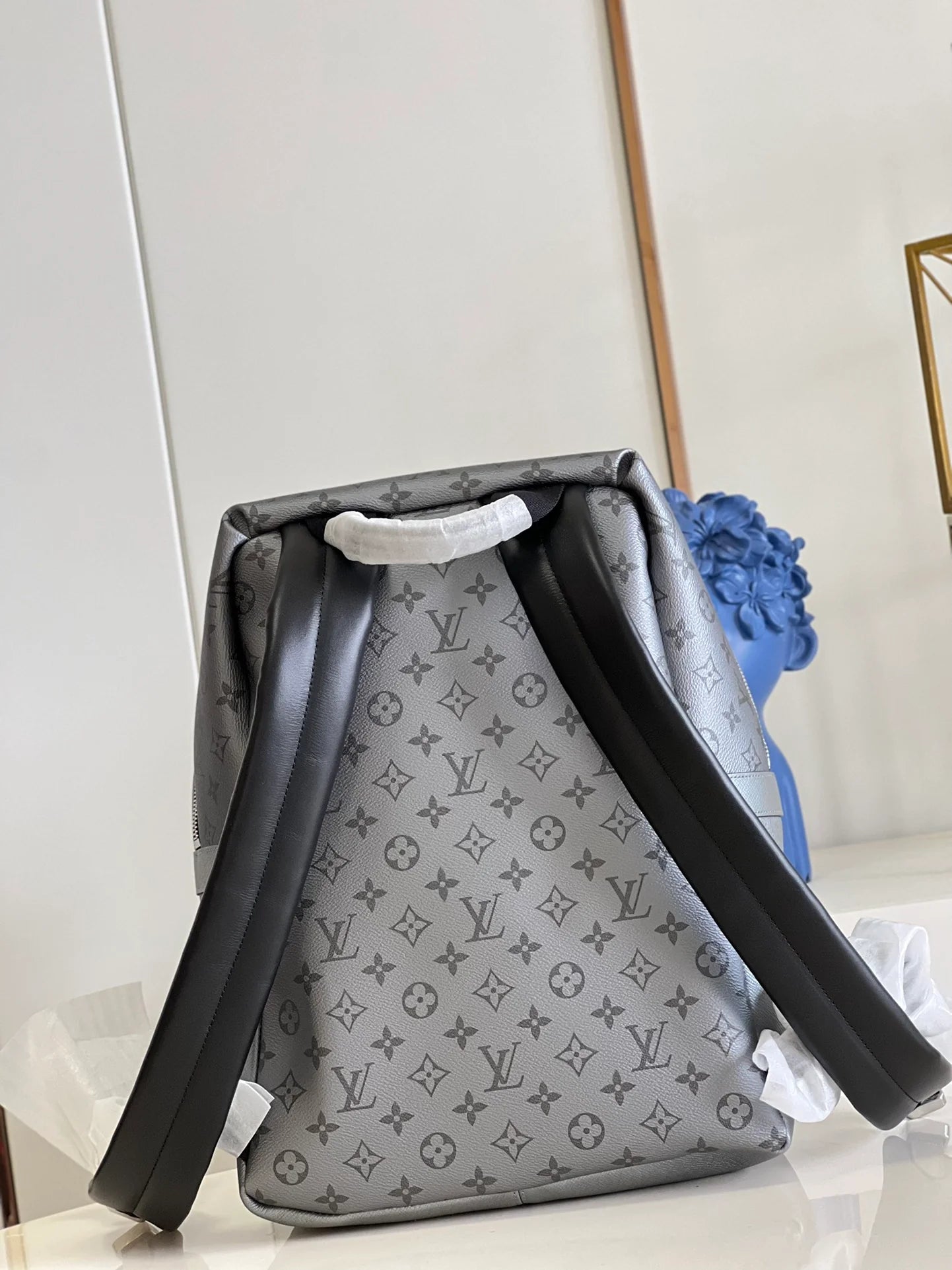 LV BAG M