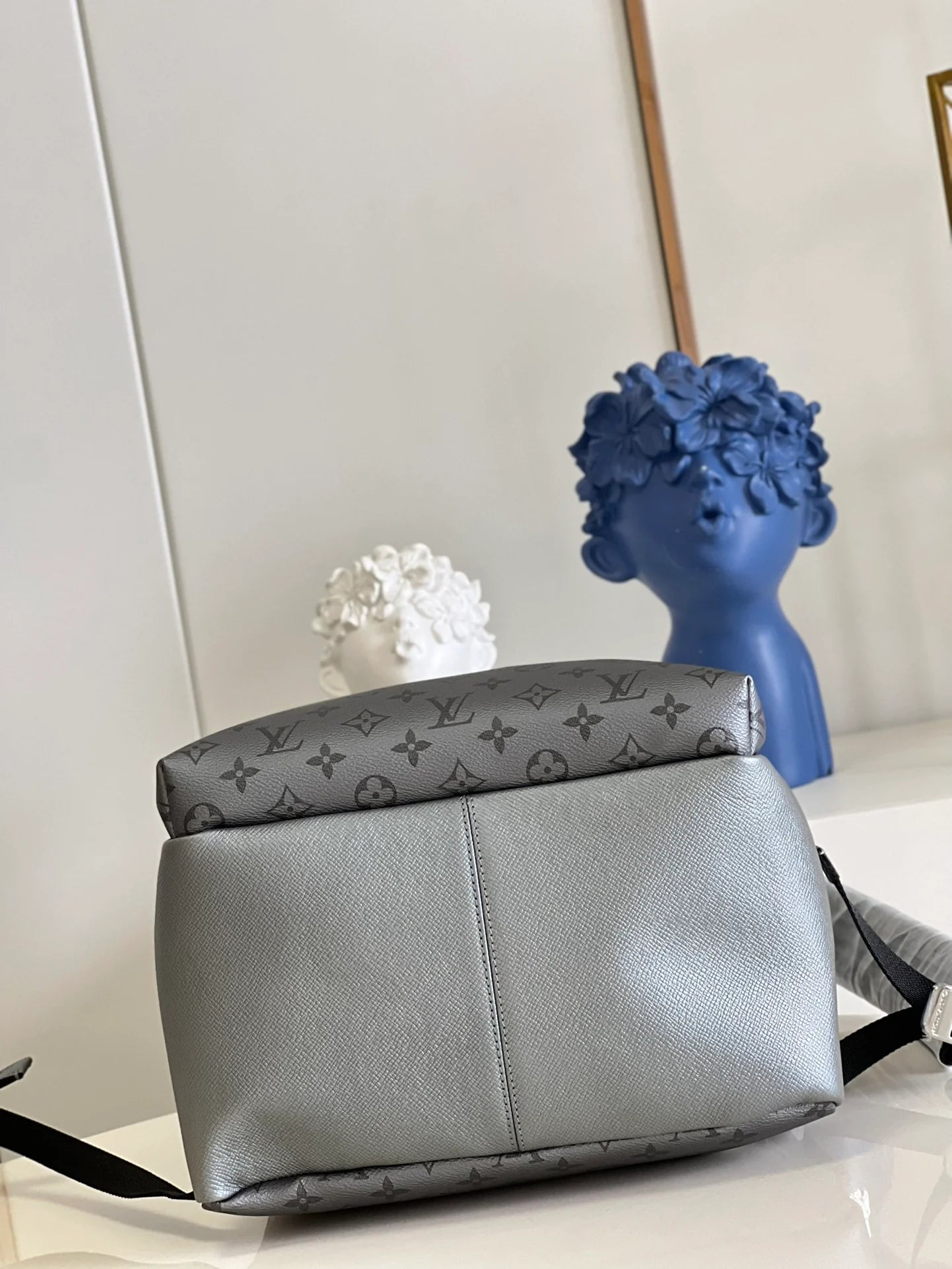 LV BAG M