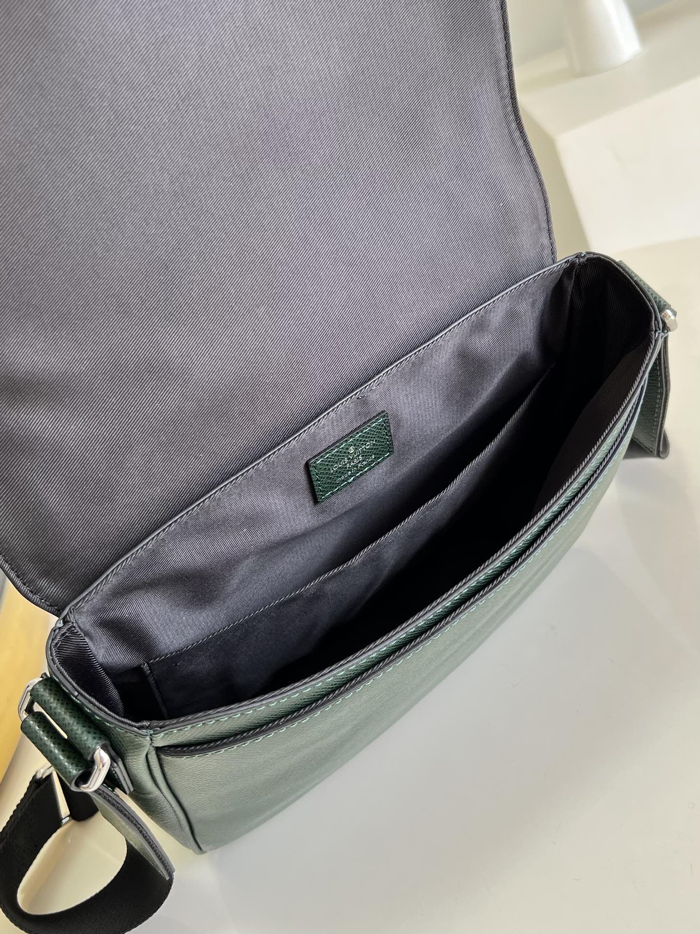 LV BAG M
