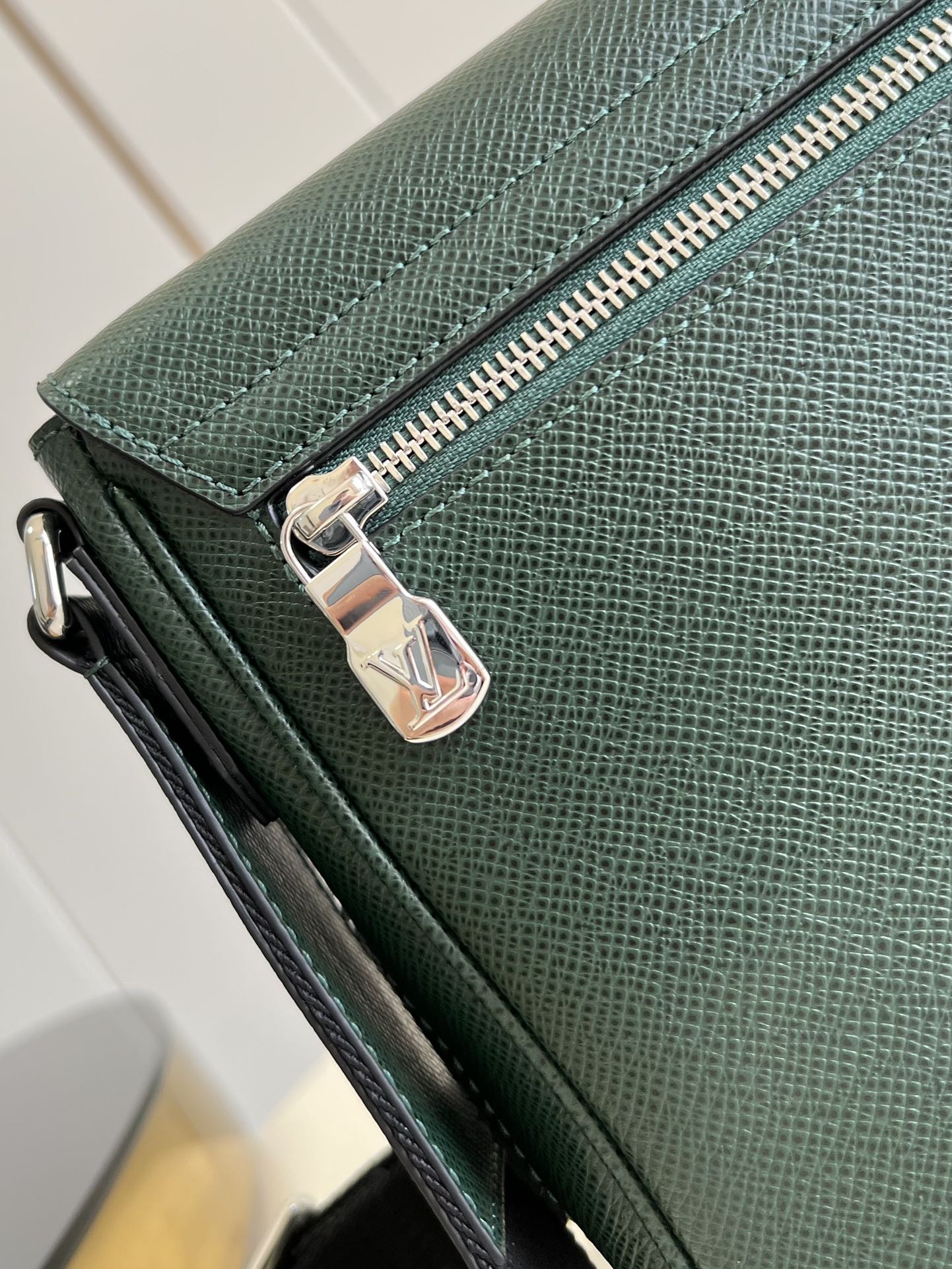 LV BAG M