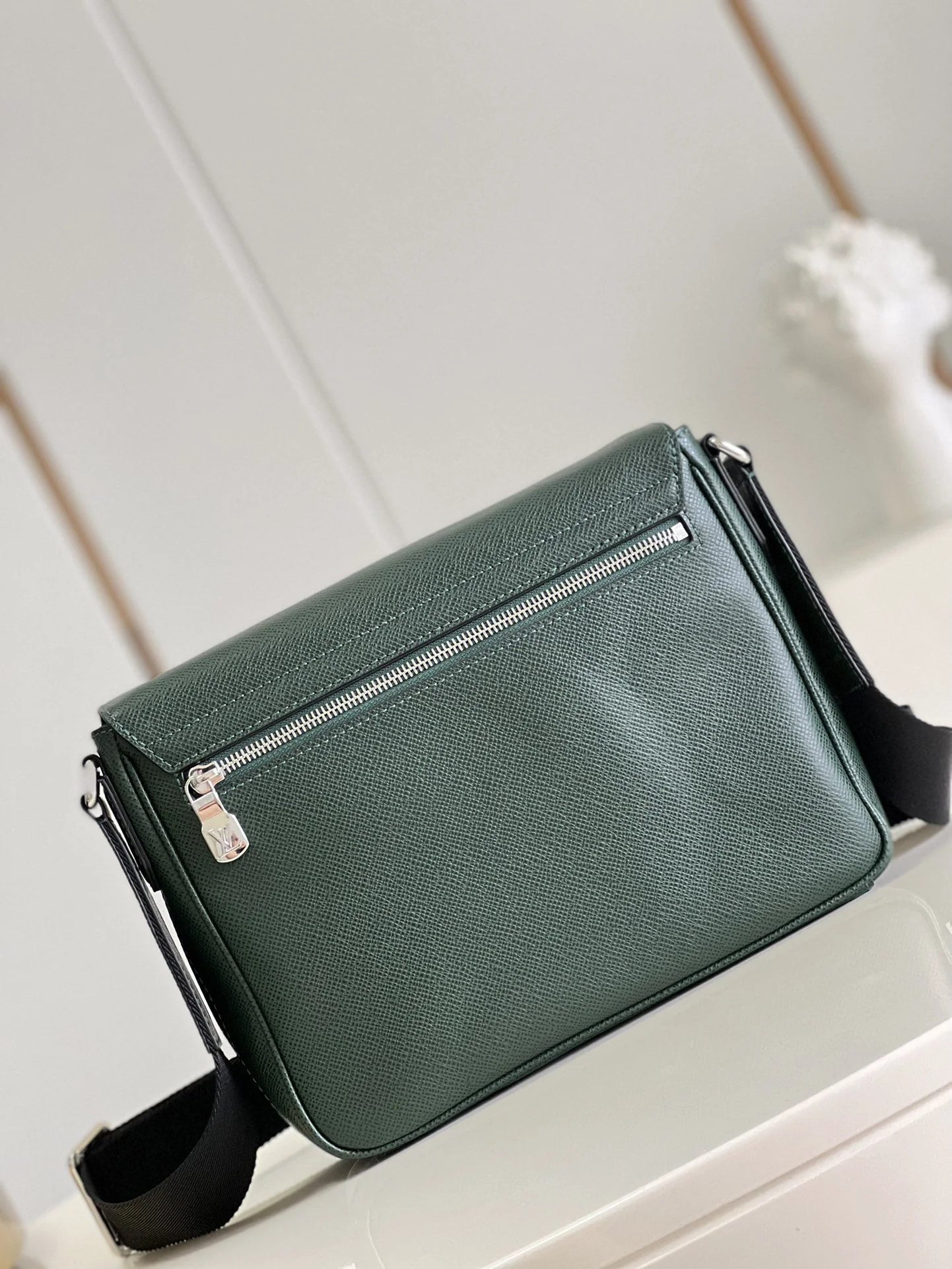 LV BAG M