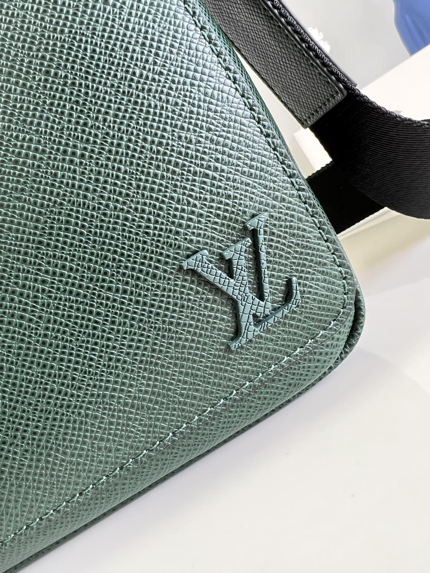 LV BAG M