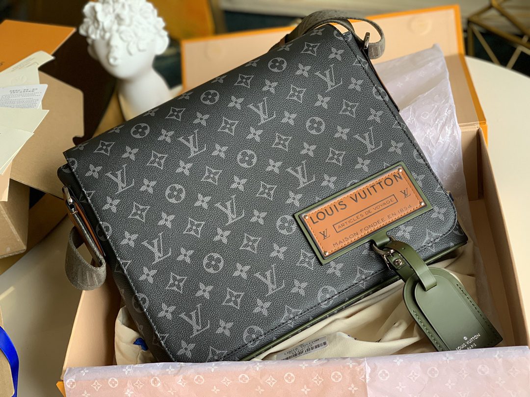 LV BAG M