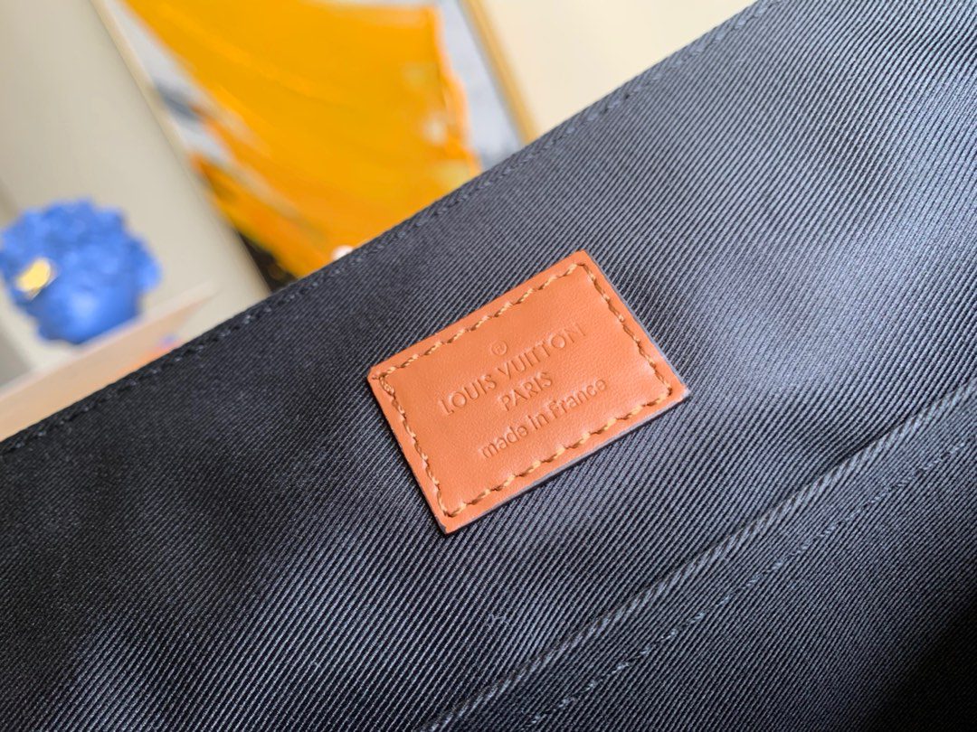 LV BAG M