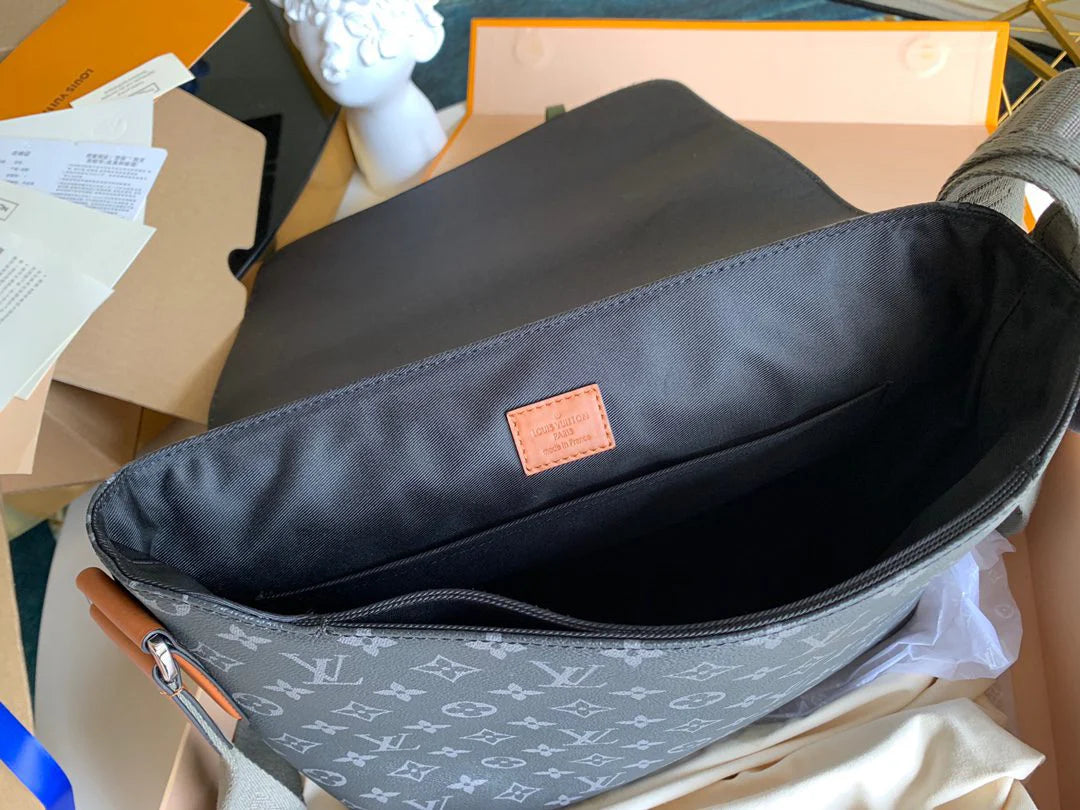LV BAG M