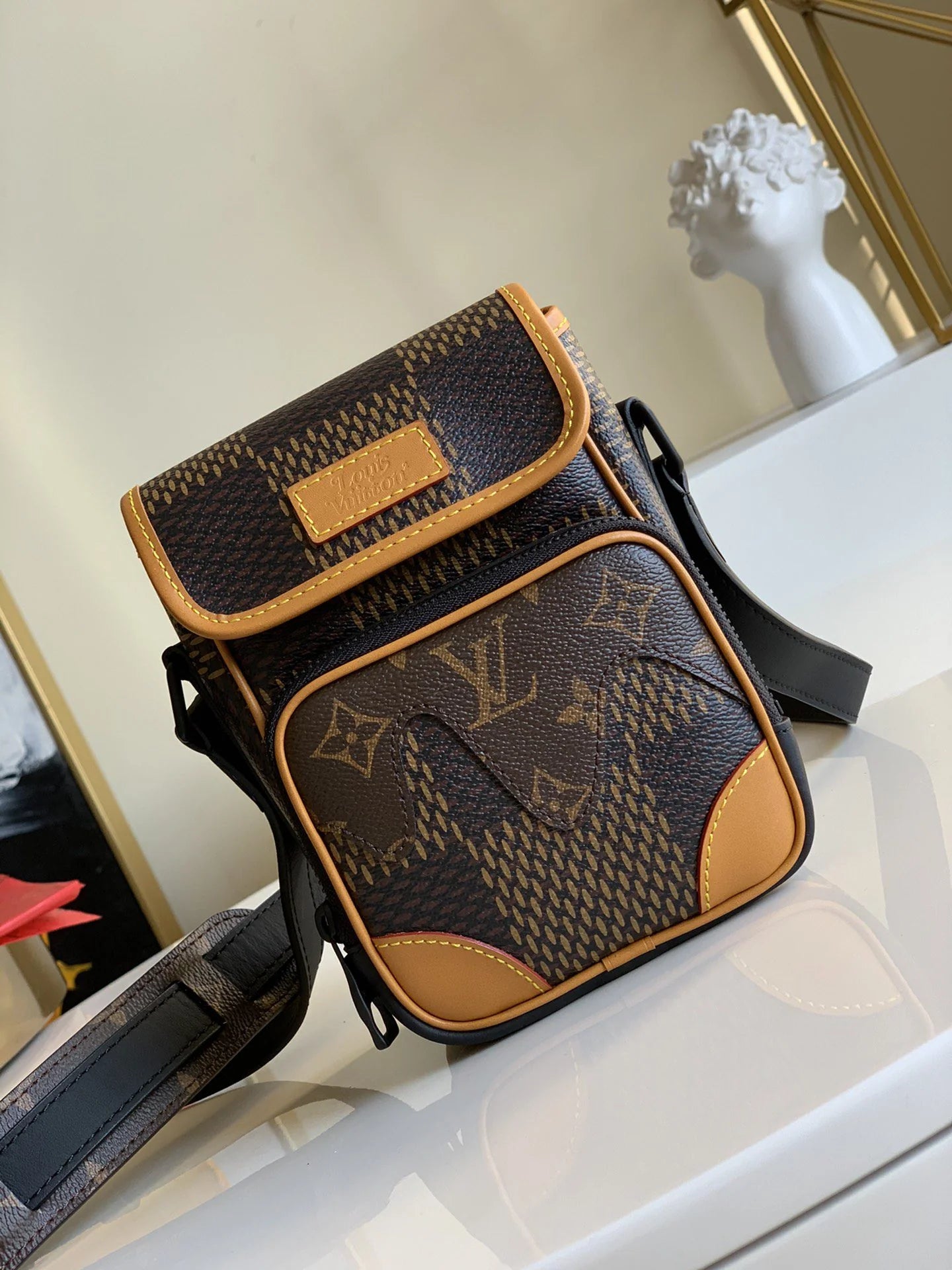 LV BAG M