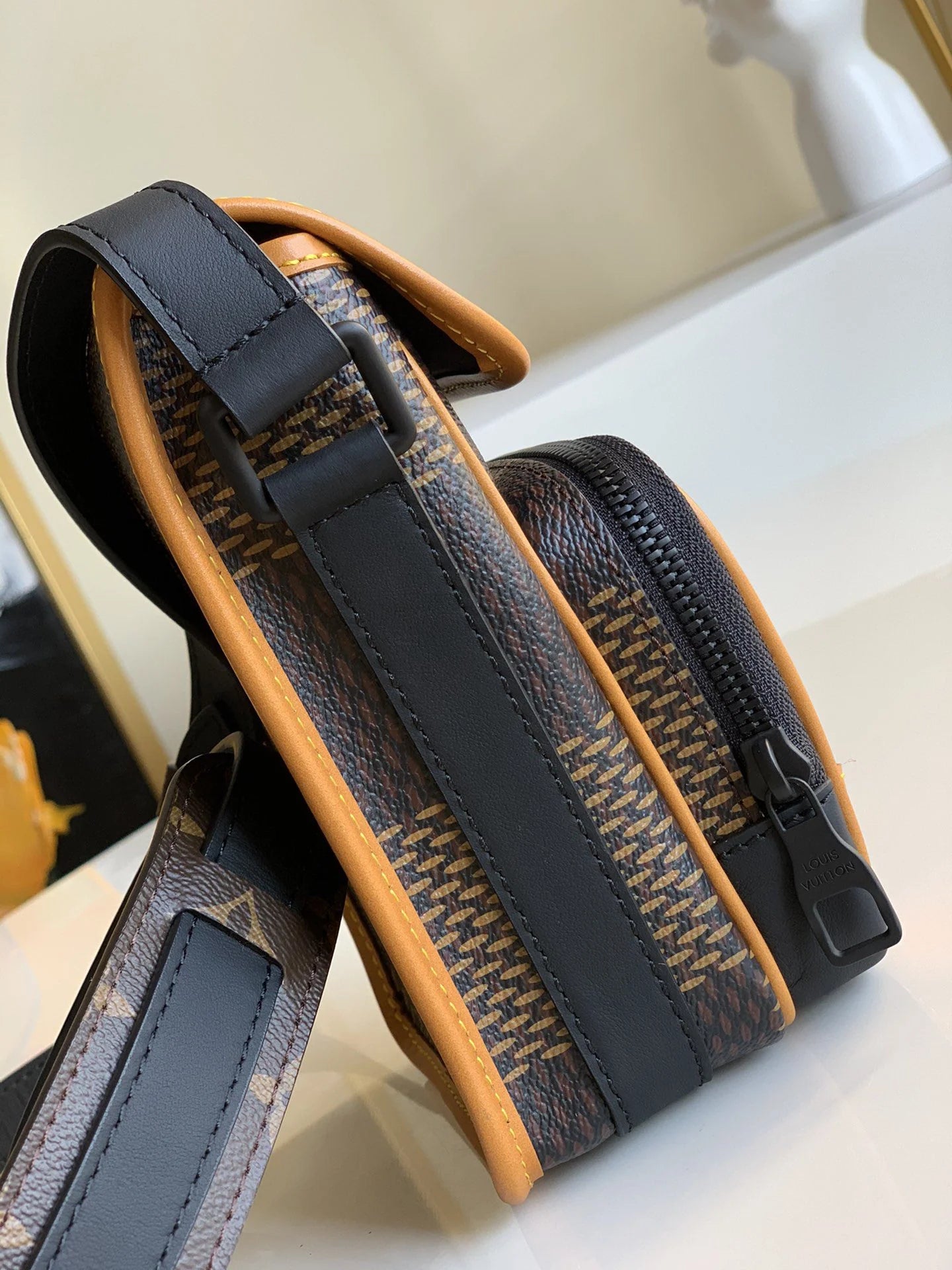 LV BAG M