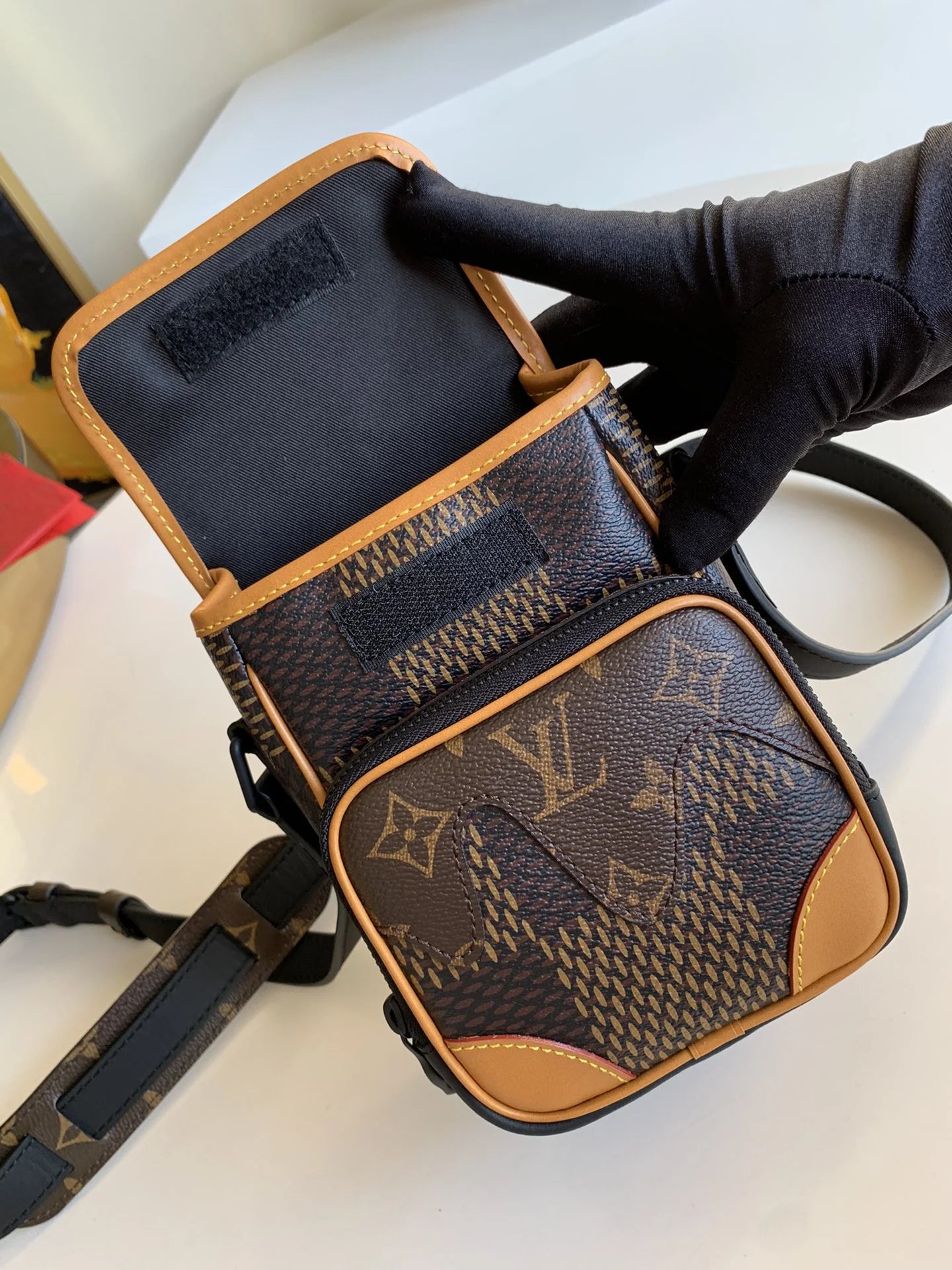 LV BAG M