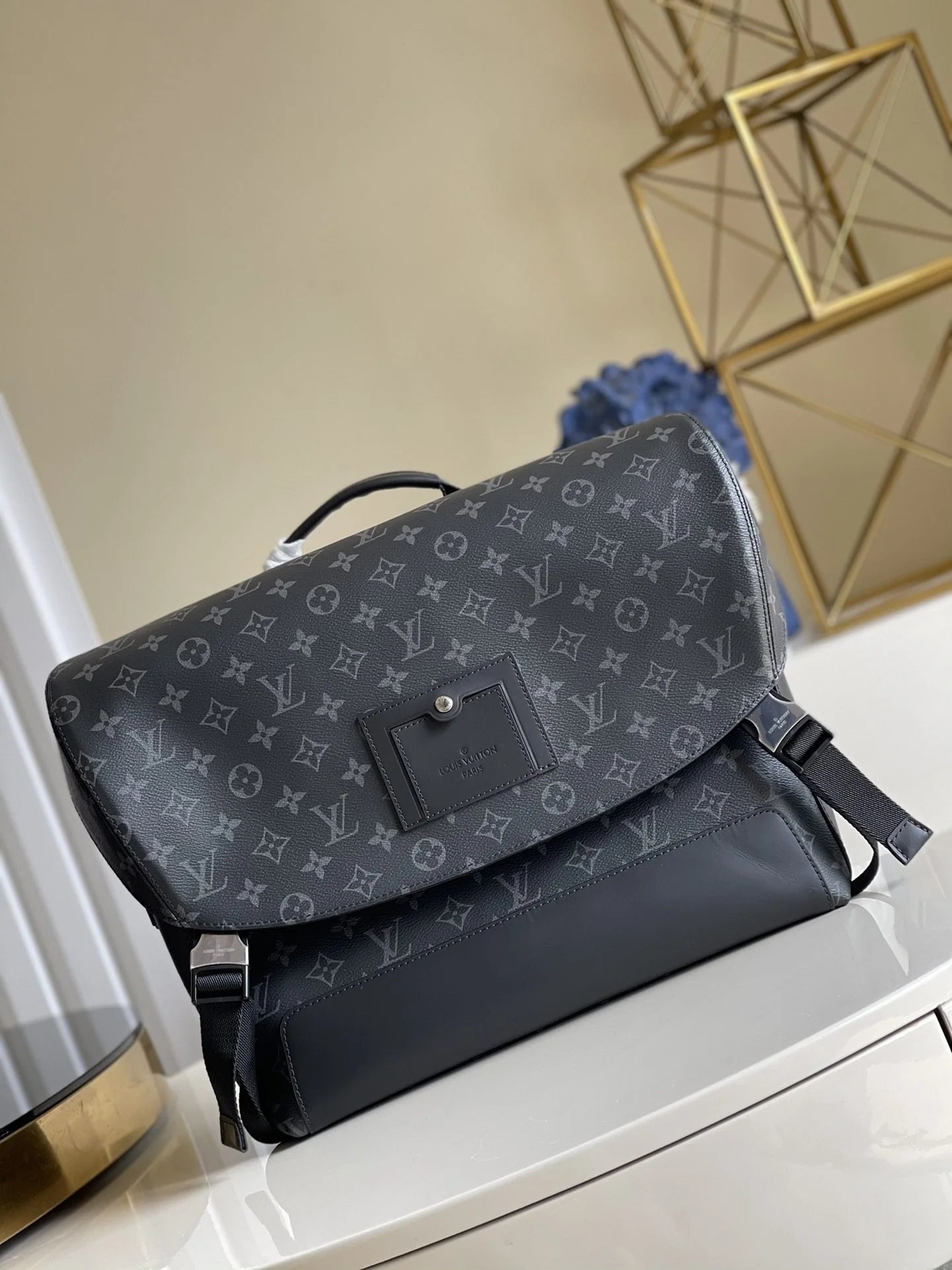 LV BAG M