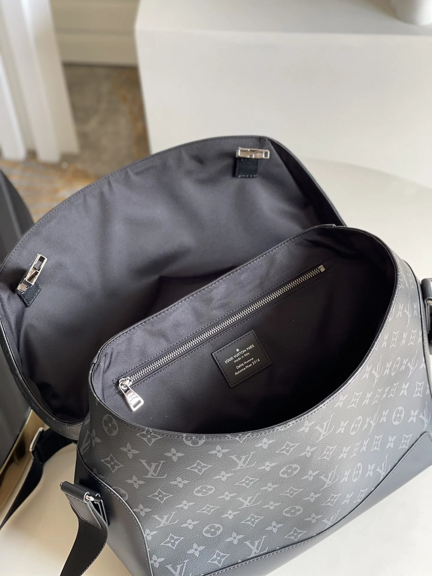 LV BAG M