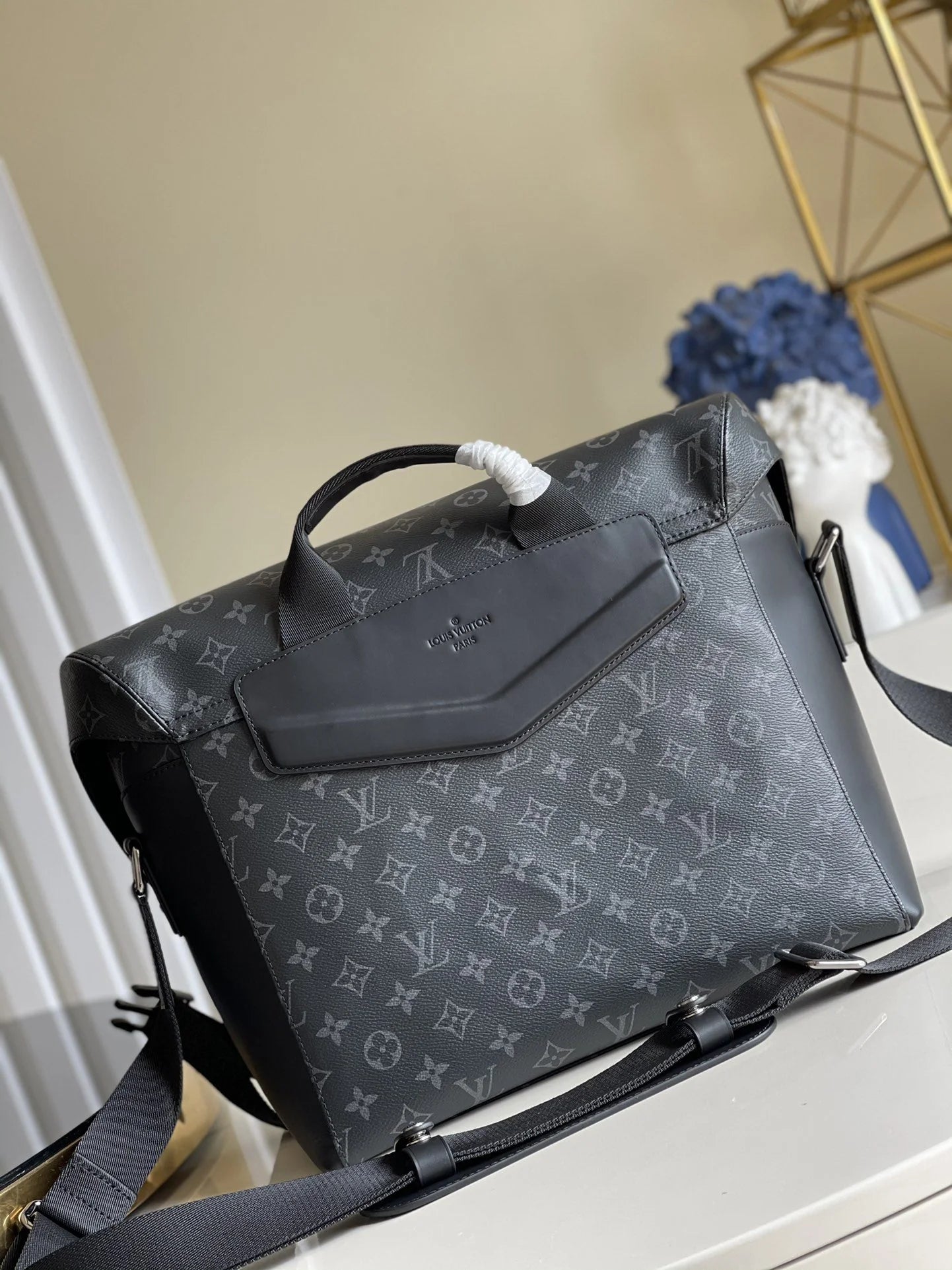 LV BAG M