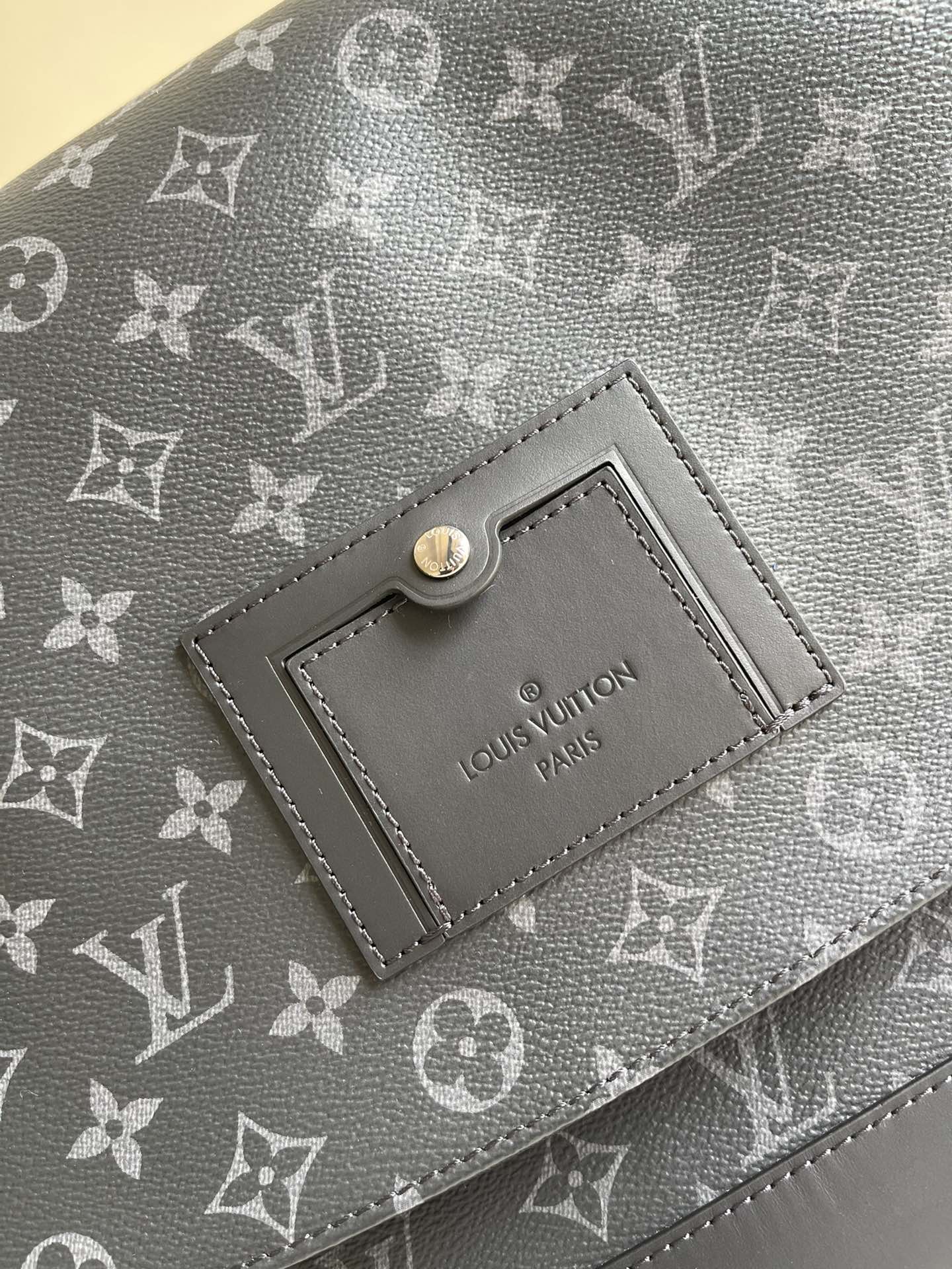 LV BAG M