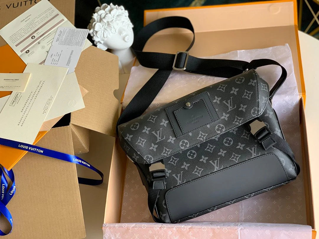 LV BAG M
