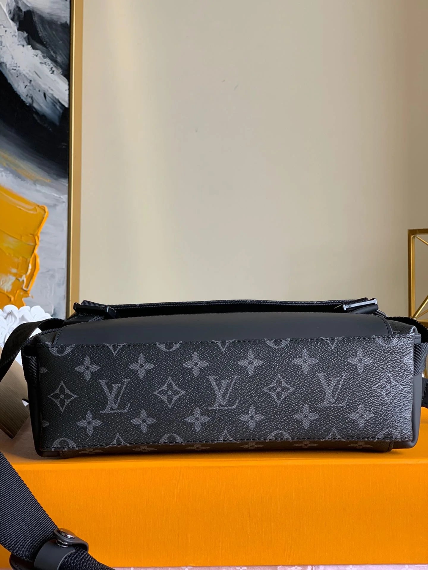 LV BAG M