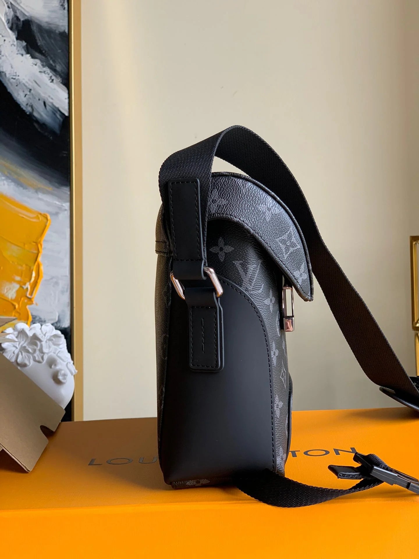 LV BAG M