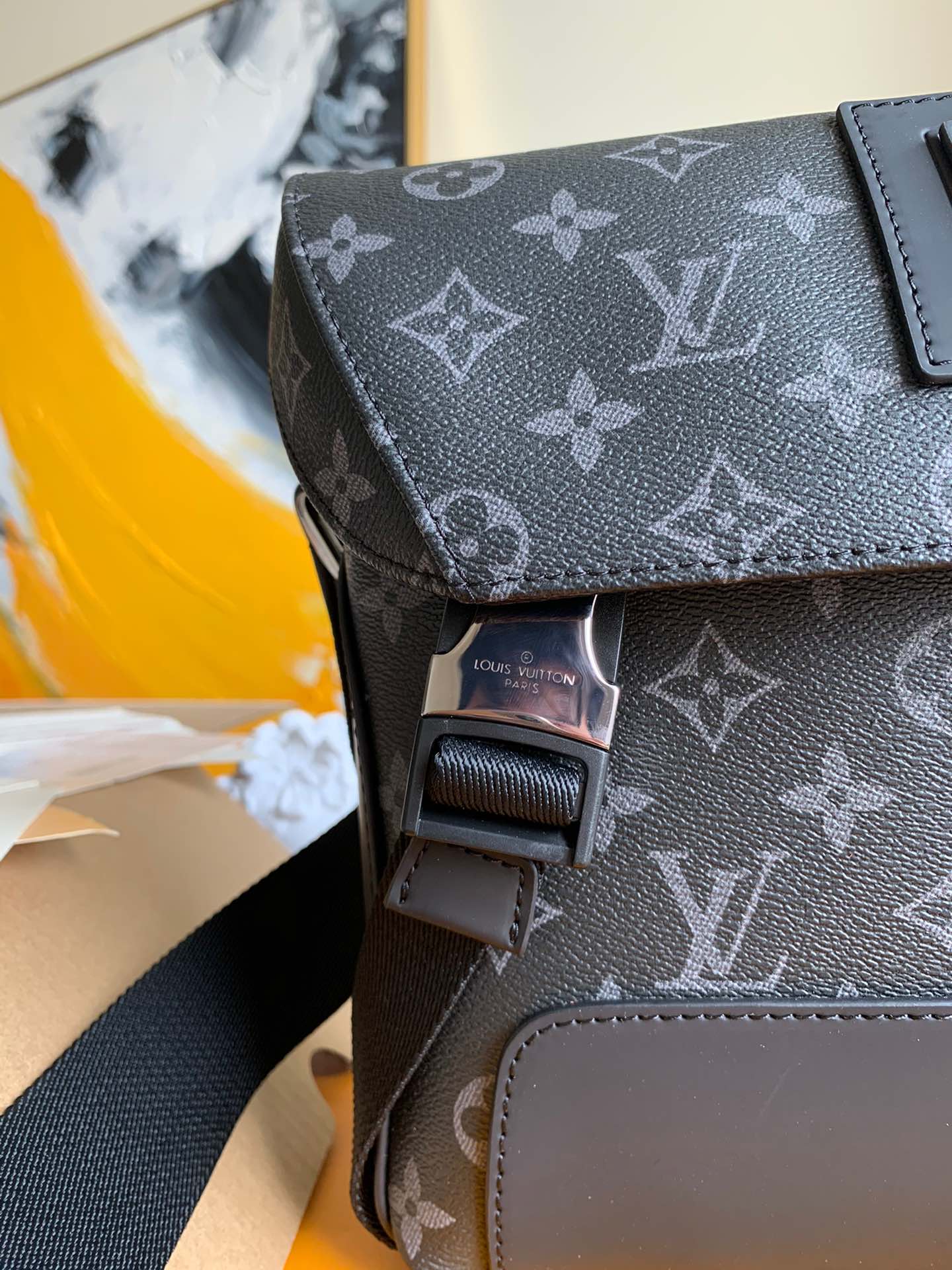 LV BAG M