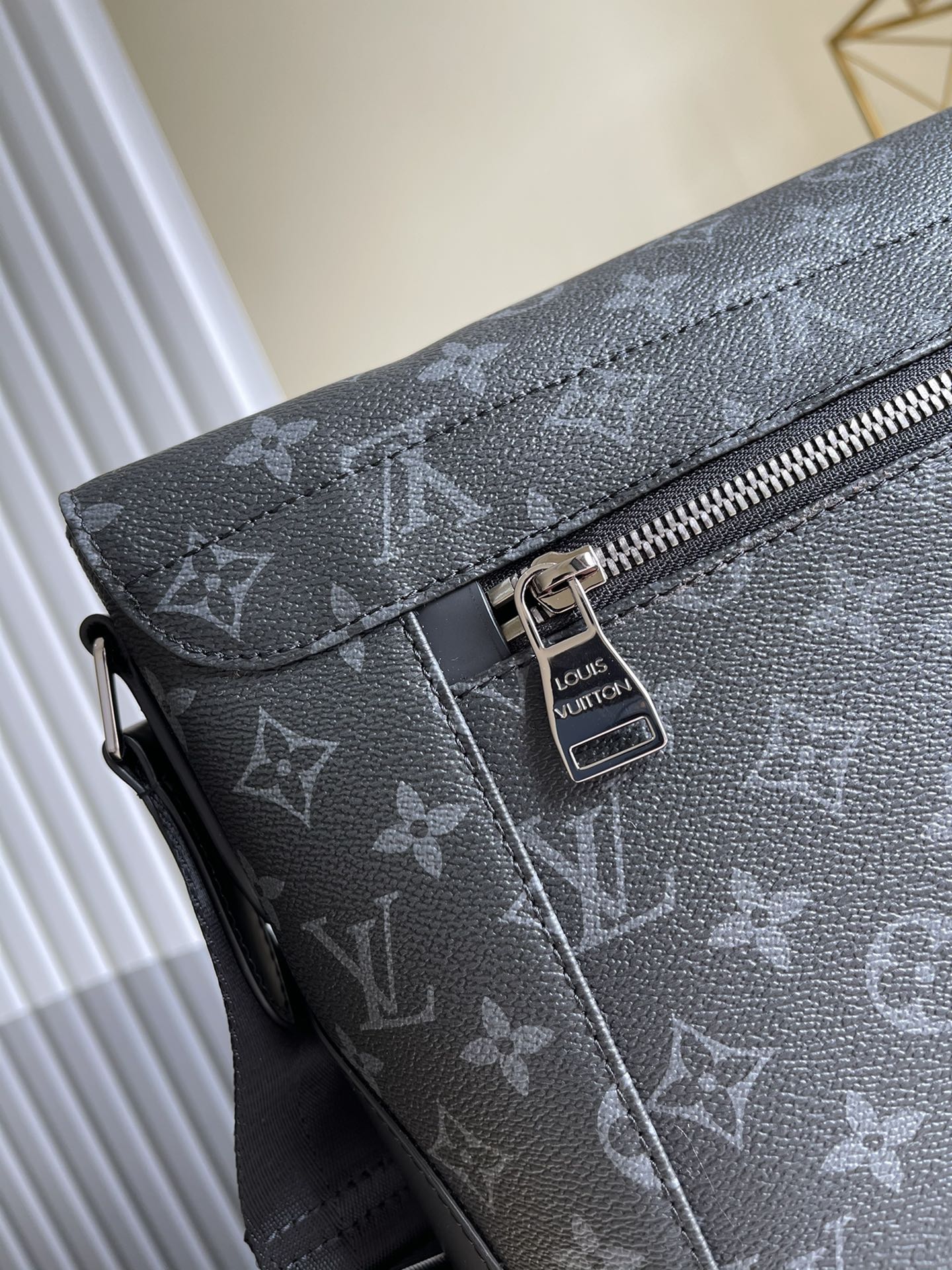 LV BAG M
