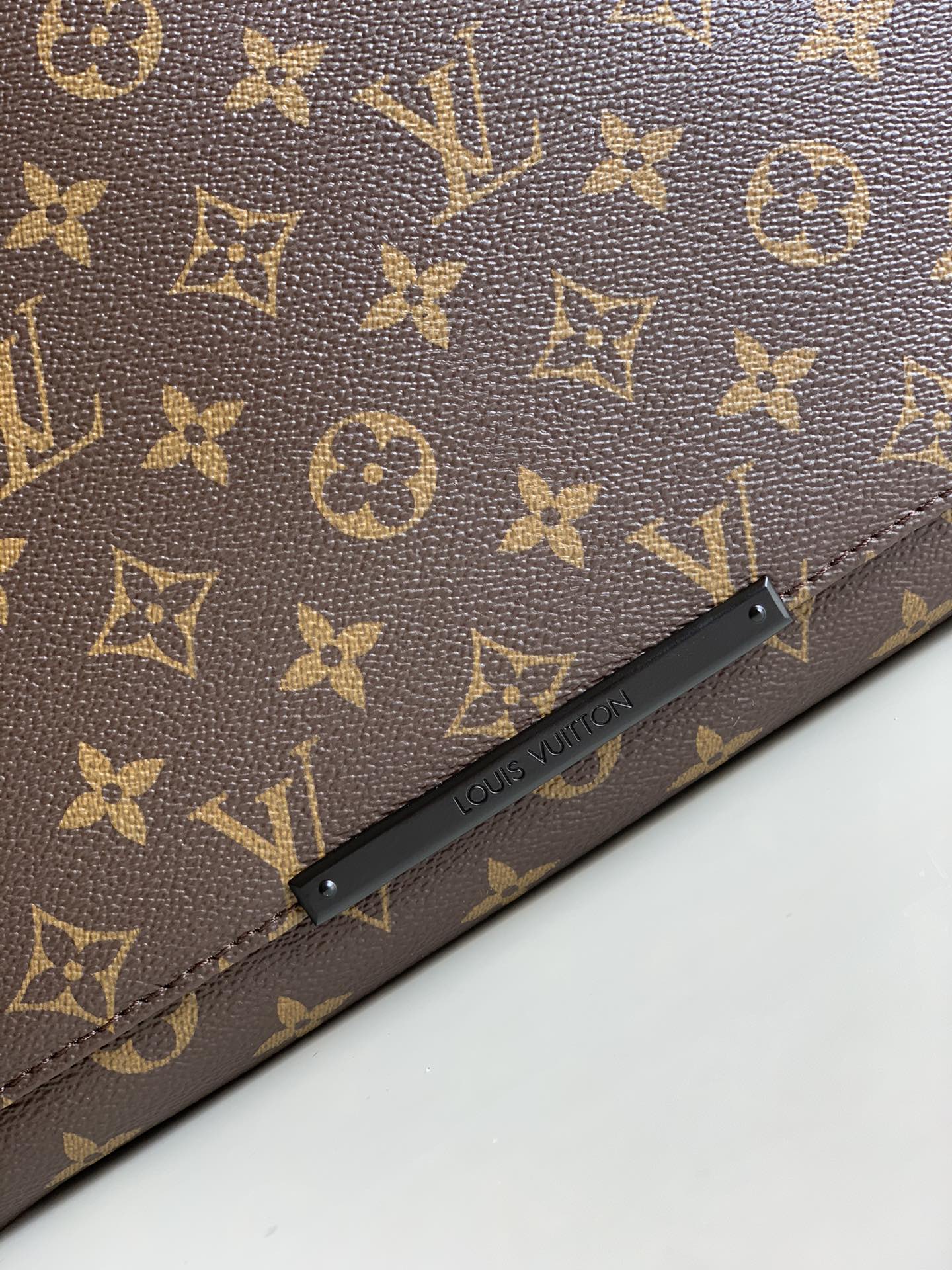 LV BAG M