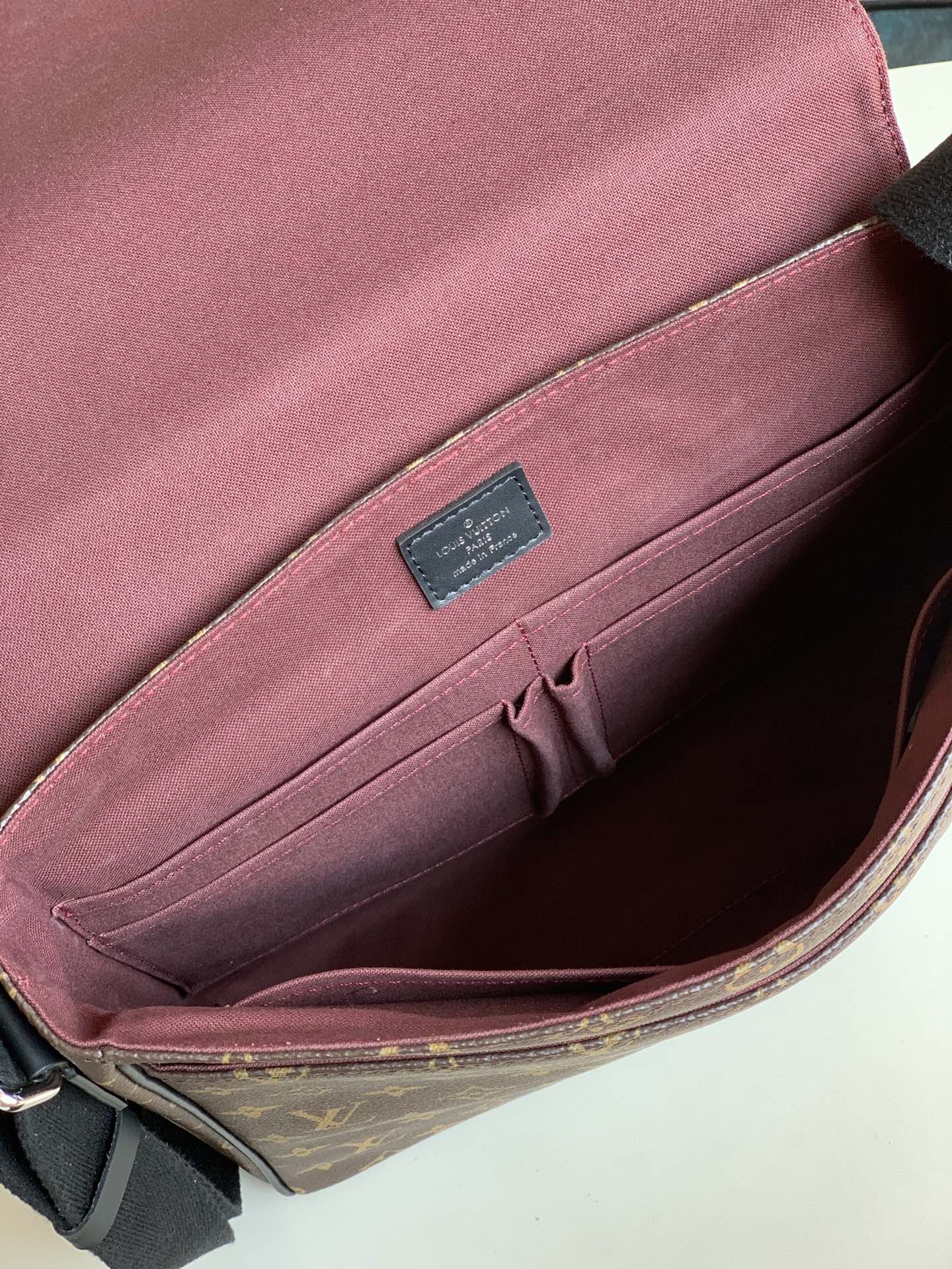 LV BAG M