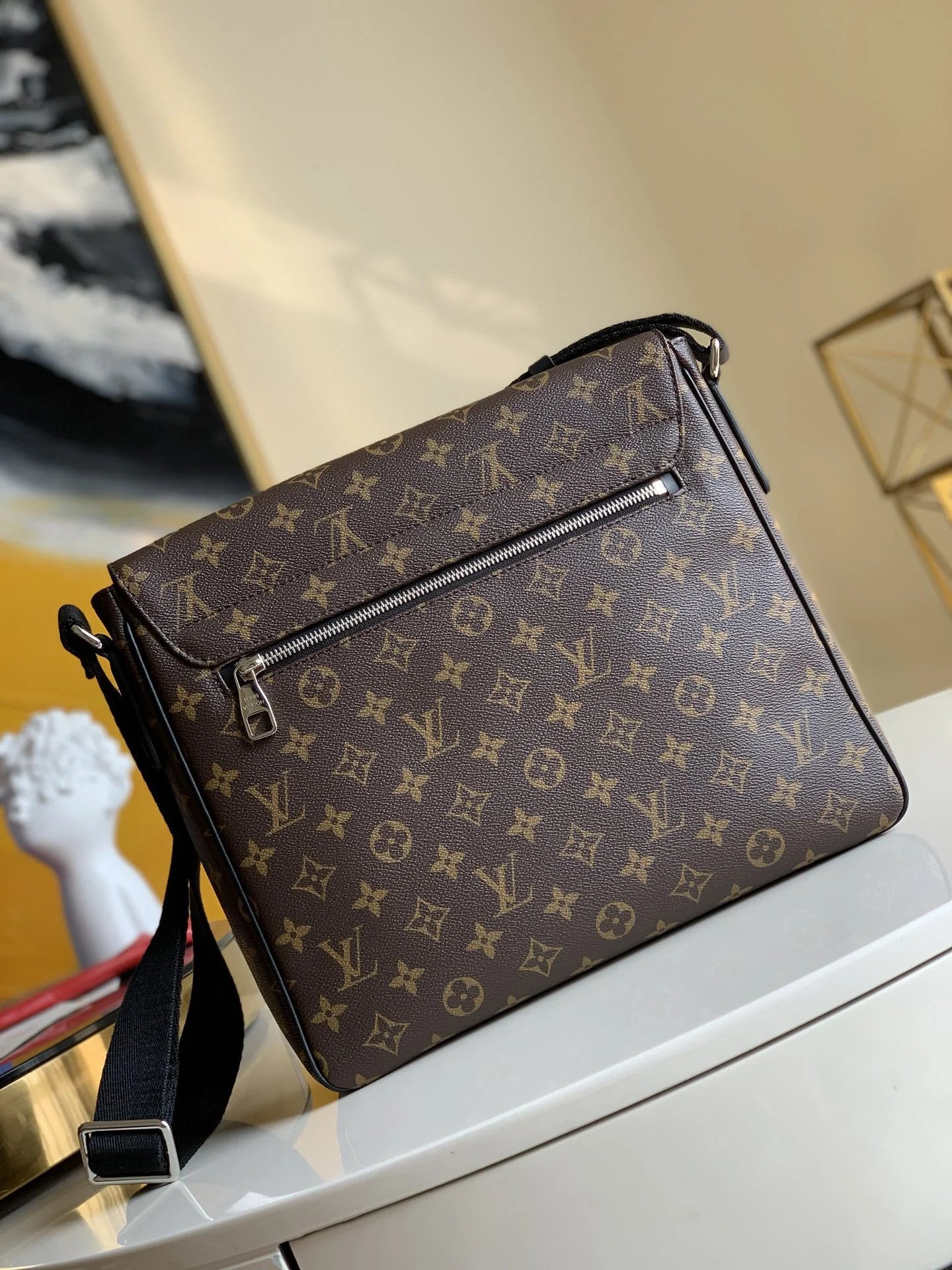 LV BAG M