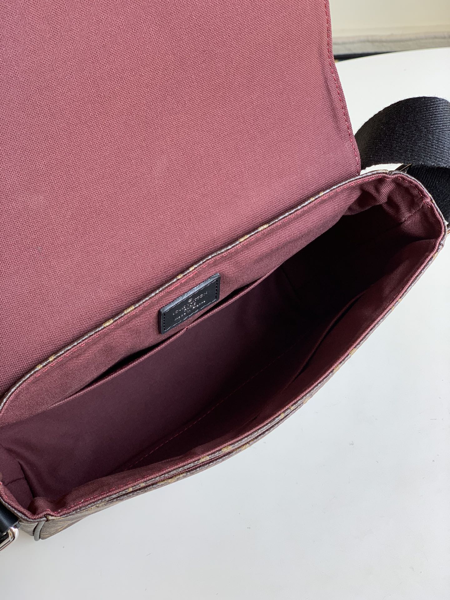 LV BAG M