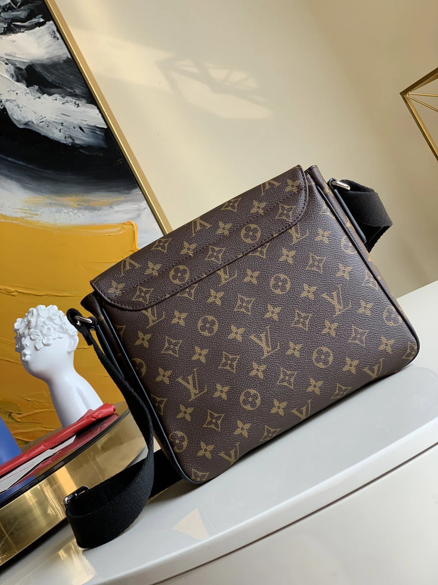 LV BAG M